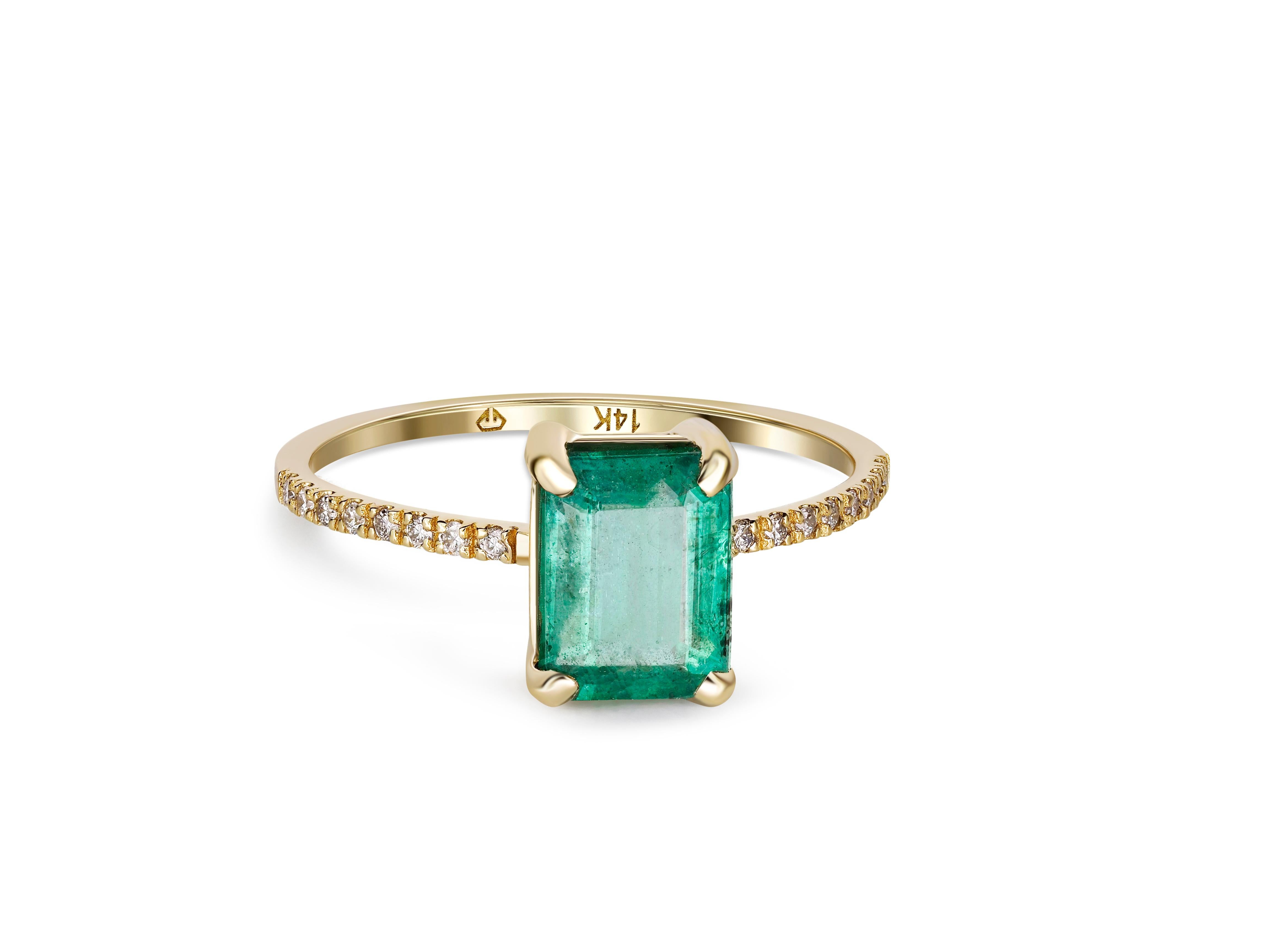Modern Emerald ring in 14 k gold.  For Sale
