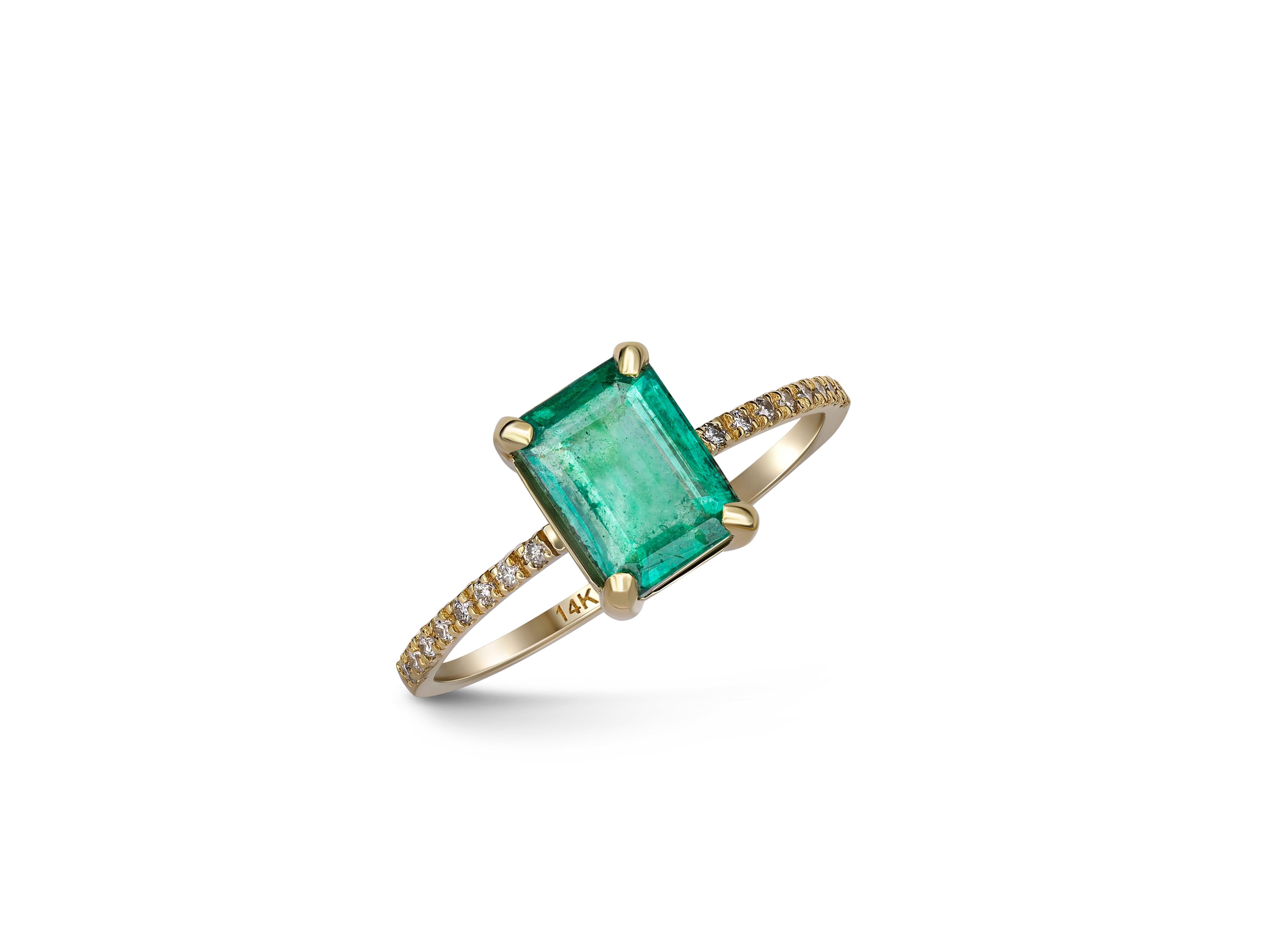 Emerald ring in 14 k gold.  For Sale 1