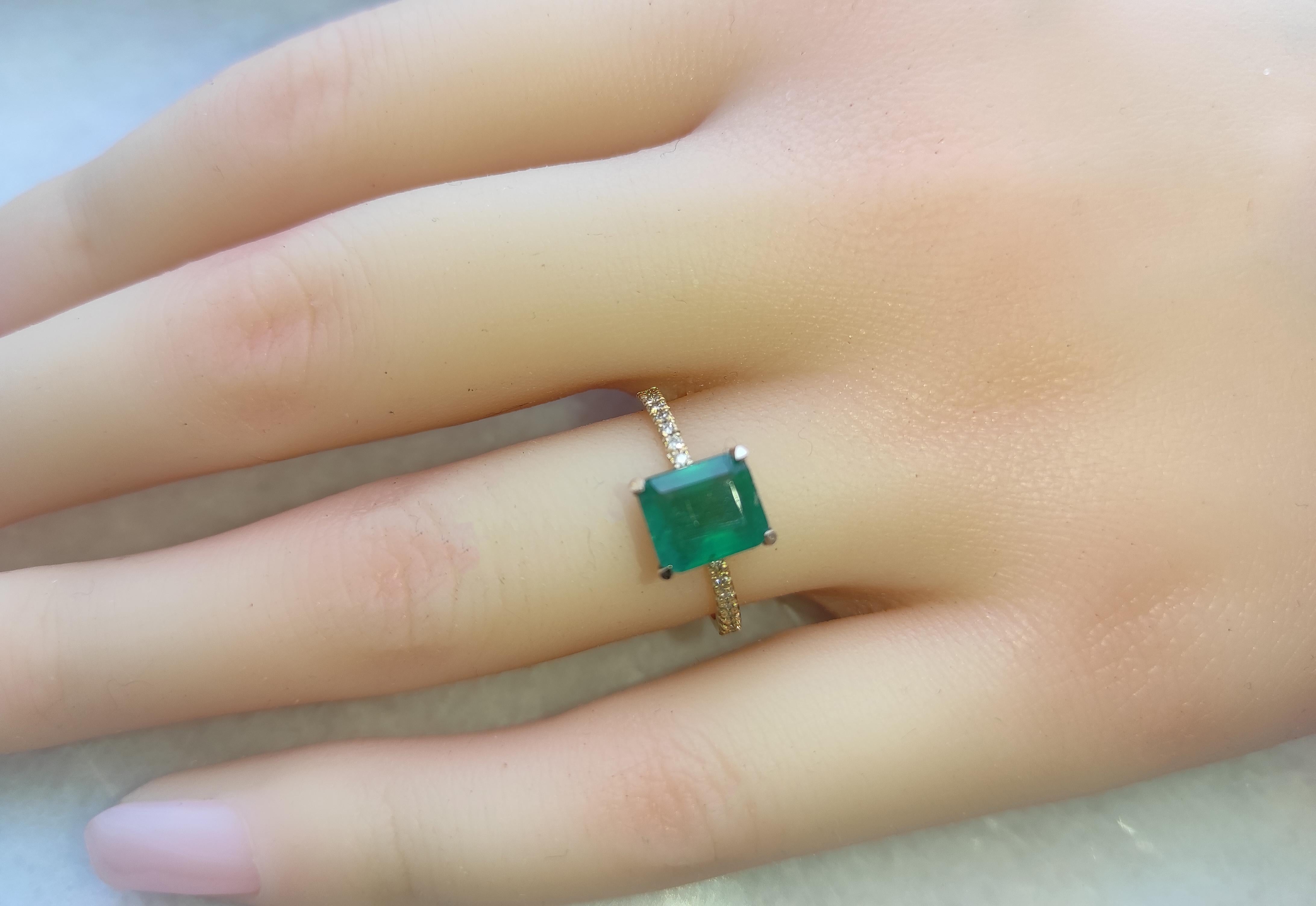For Sale:  Emerald ring in 14 karat gold. Octagon emerald ring. May birthstone emerald ring 8