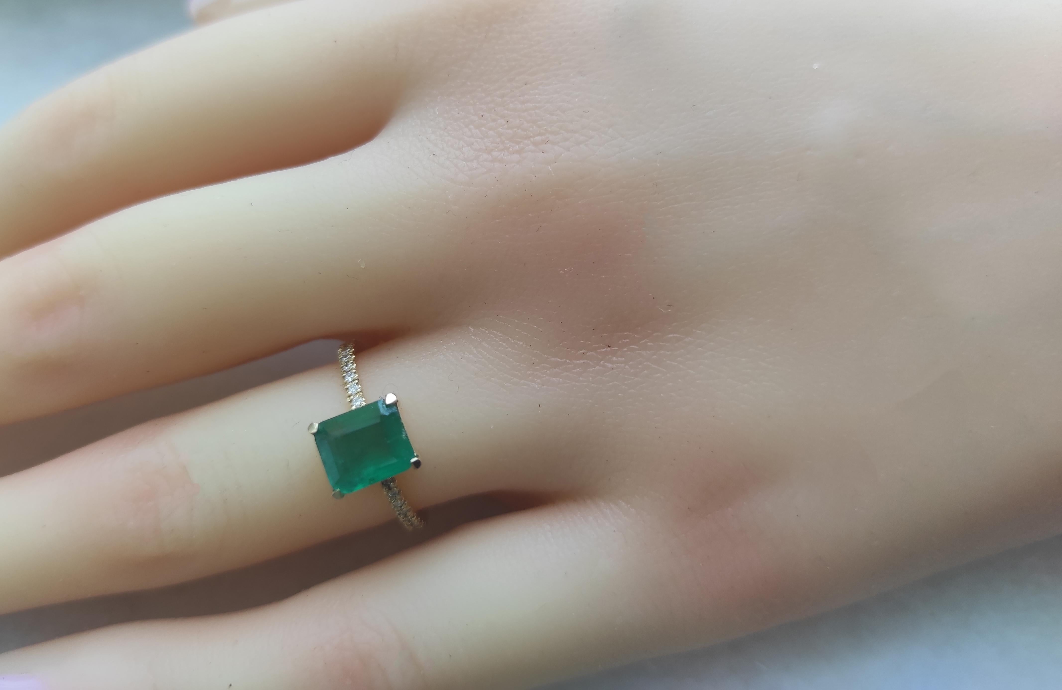 For Sale:  Emerald ring in 14 karat gold. Octagon emerald ring. May birthstone emerald ring 4