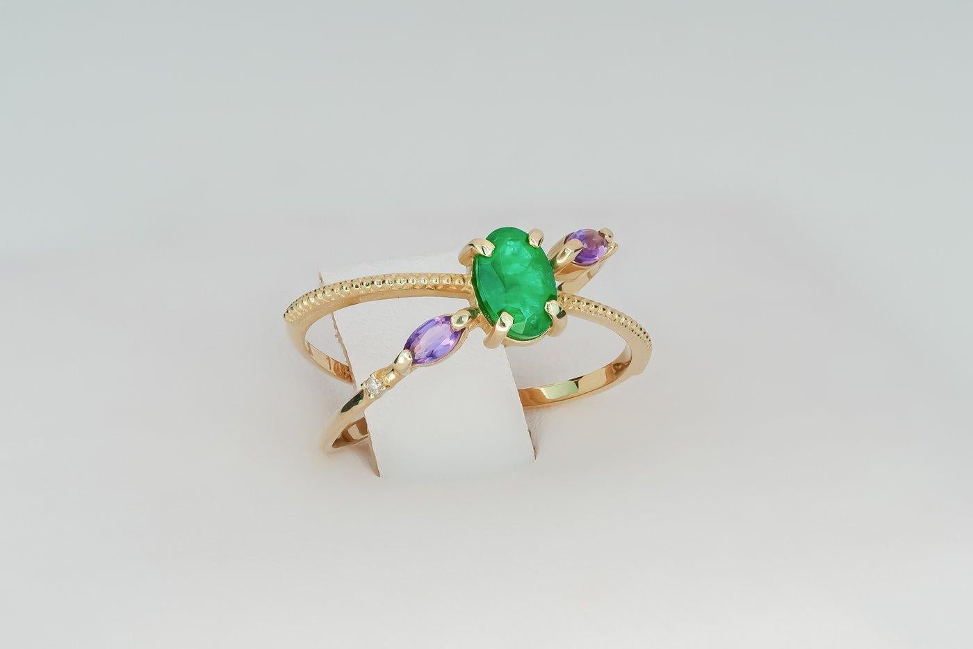 Emerald ring in 14 kt gold.  For Sale 2