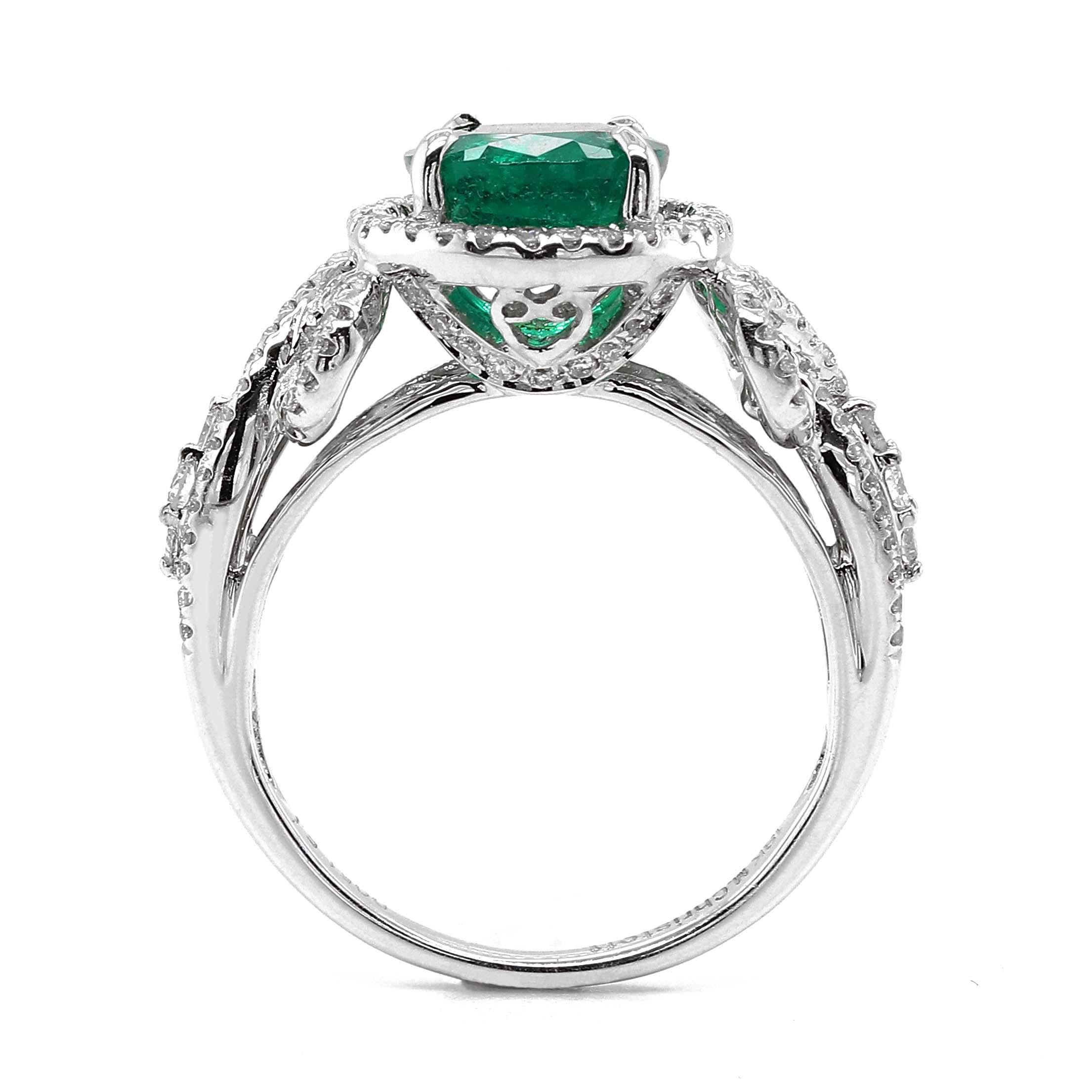 Oval Cut Emerald Ring in 18k White Gold For Sale