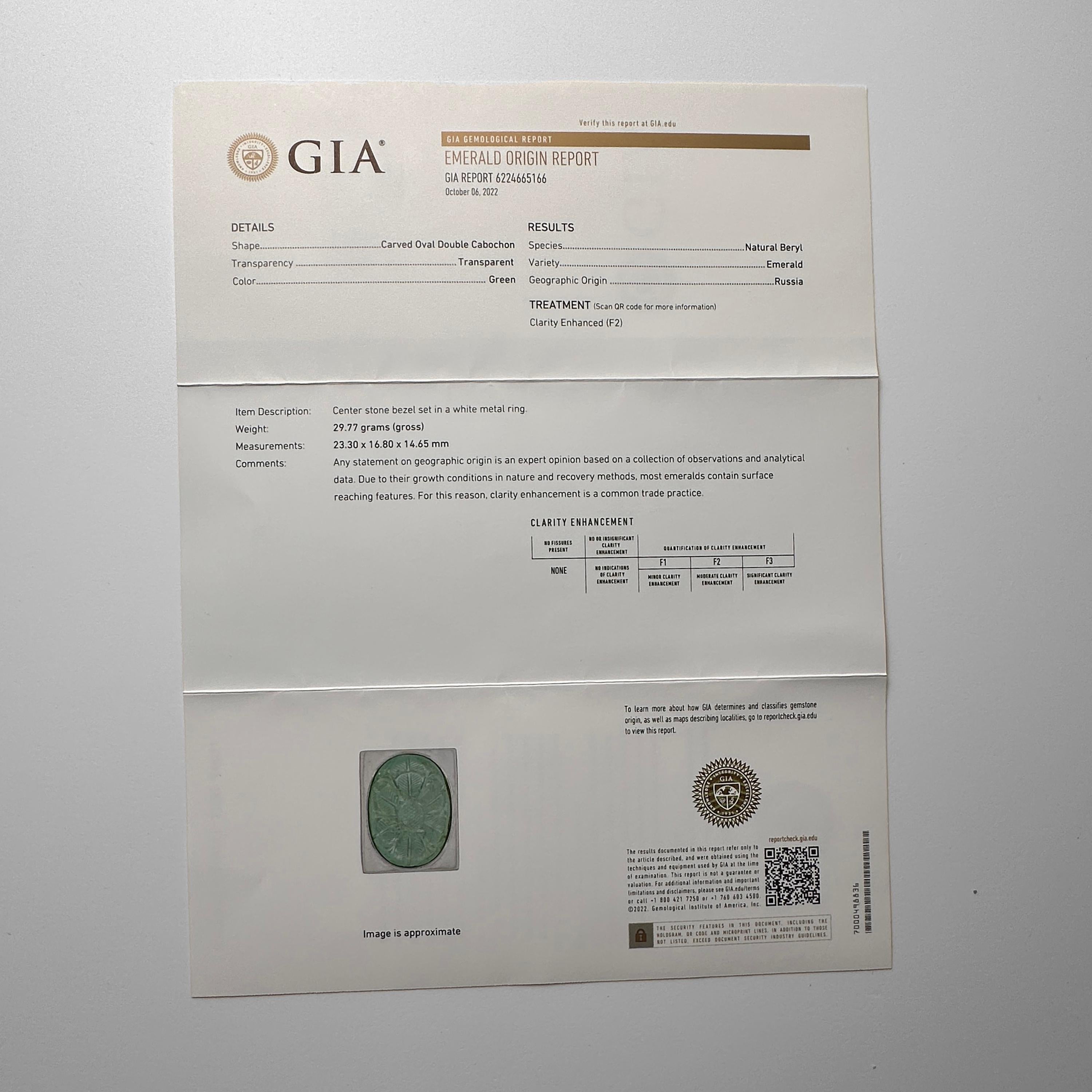Bague en platine avec émeraude russe sculptée de 42 carats certifiée par le GIA en vente 1
