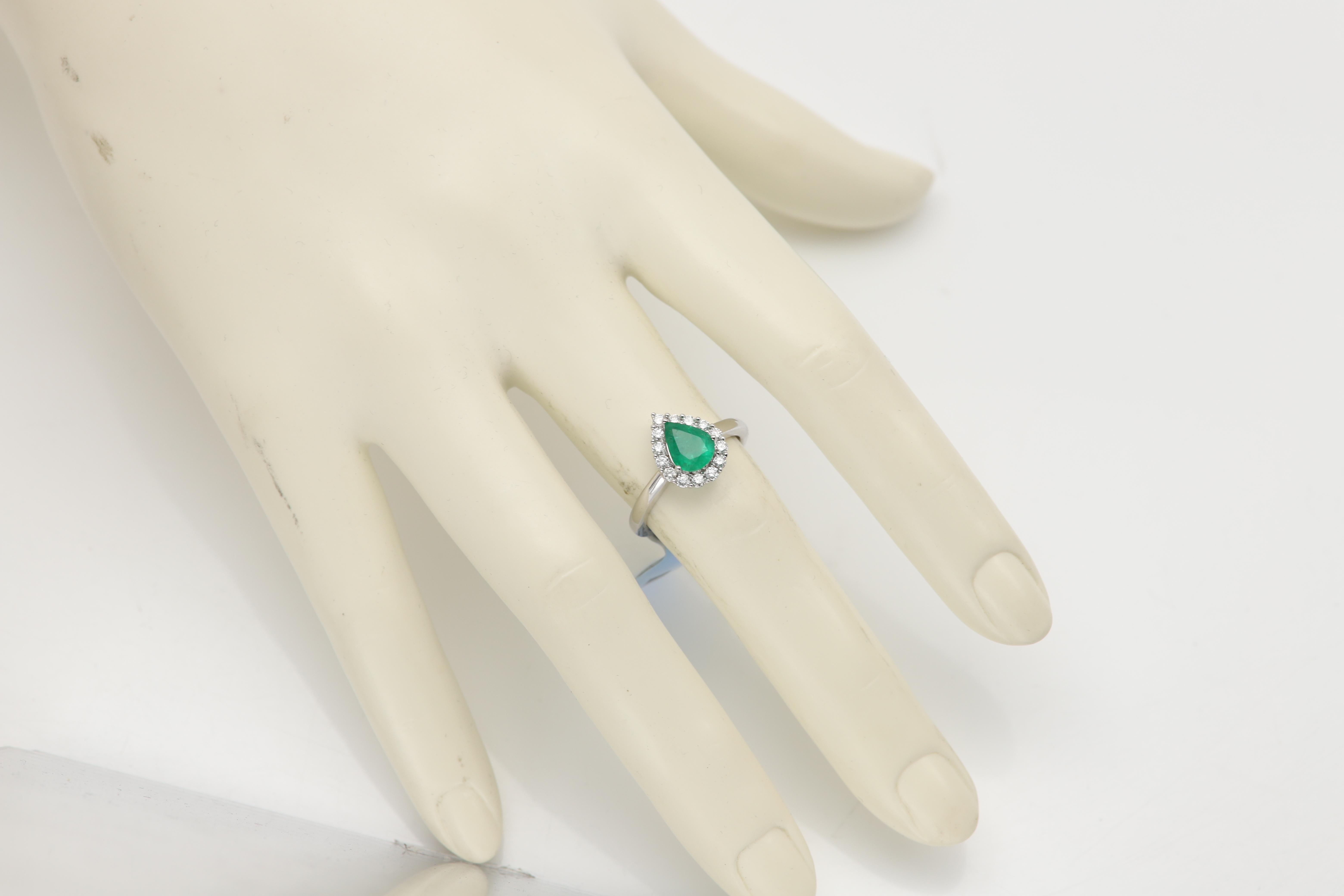 Smaragd Ring Natürliche Diamanten 14 Karat Weißgold Birnenform 8x6 Damen im Angebot