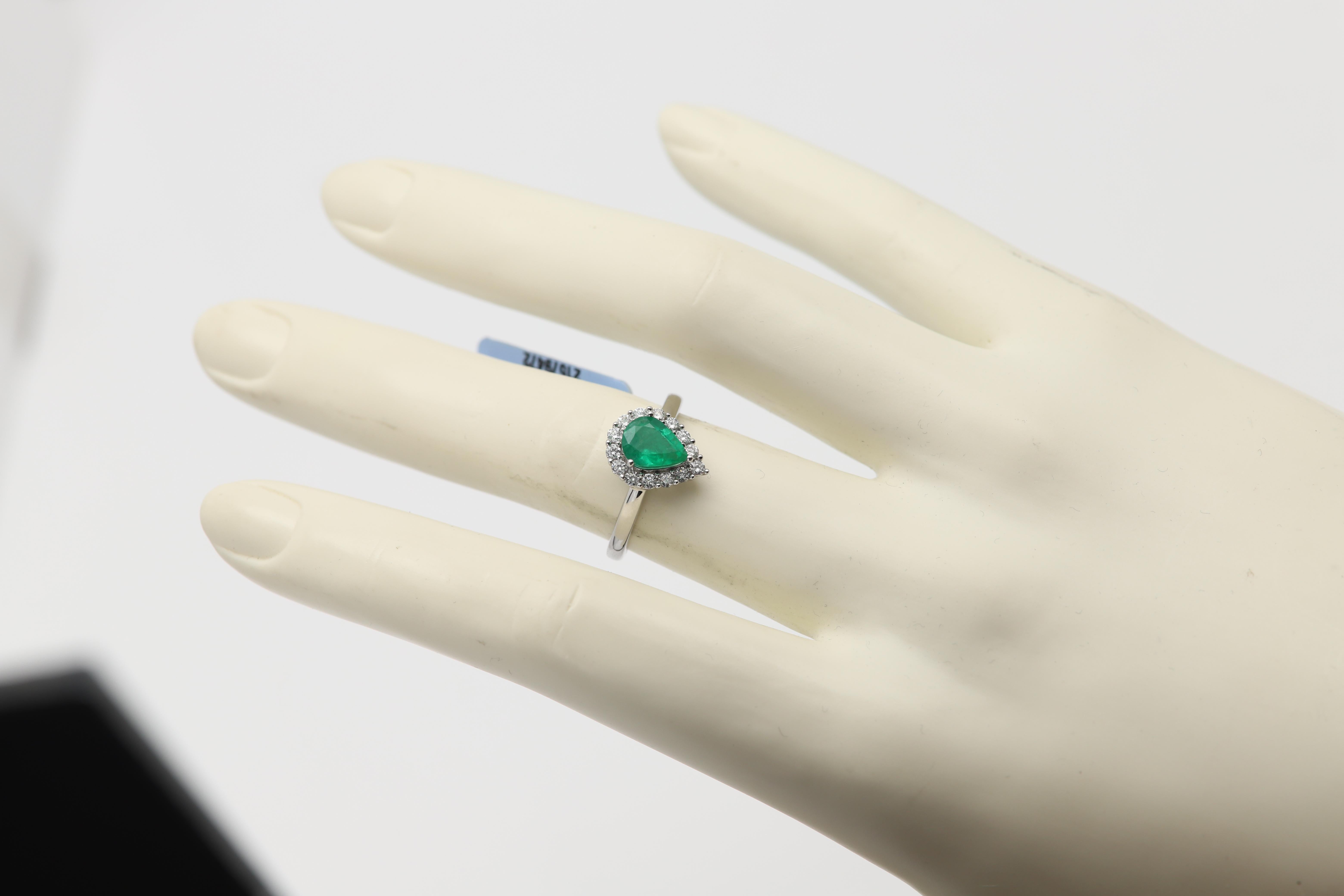 Smaragd Ring Natürliche Diamanten 14 Karat Weißgold Birnenform 8x6 im Angebot 2