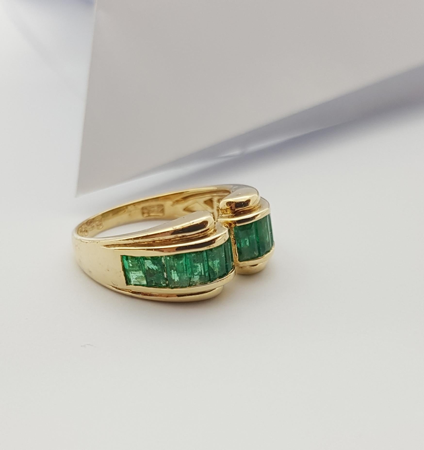 Emerald Ring Set in 18 Karat Gold Settings For Sale 4