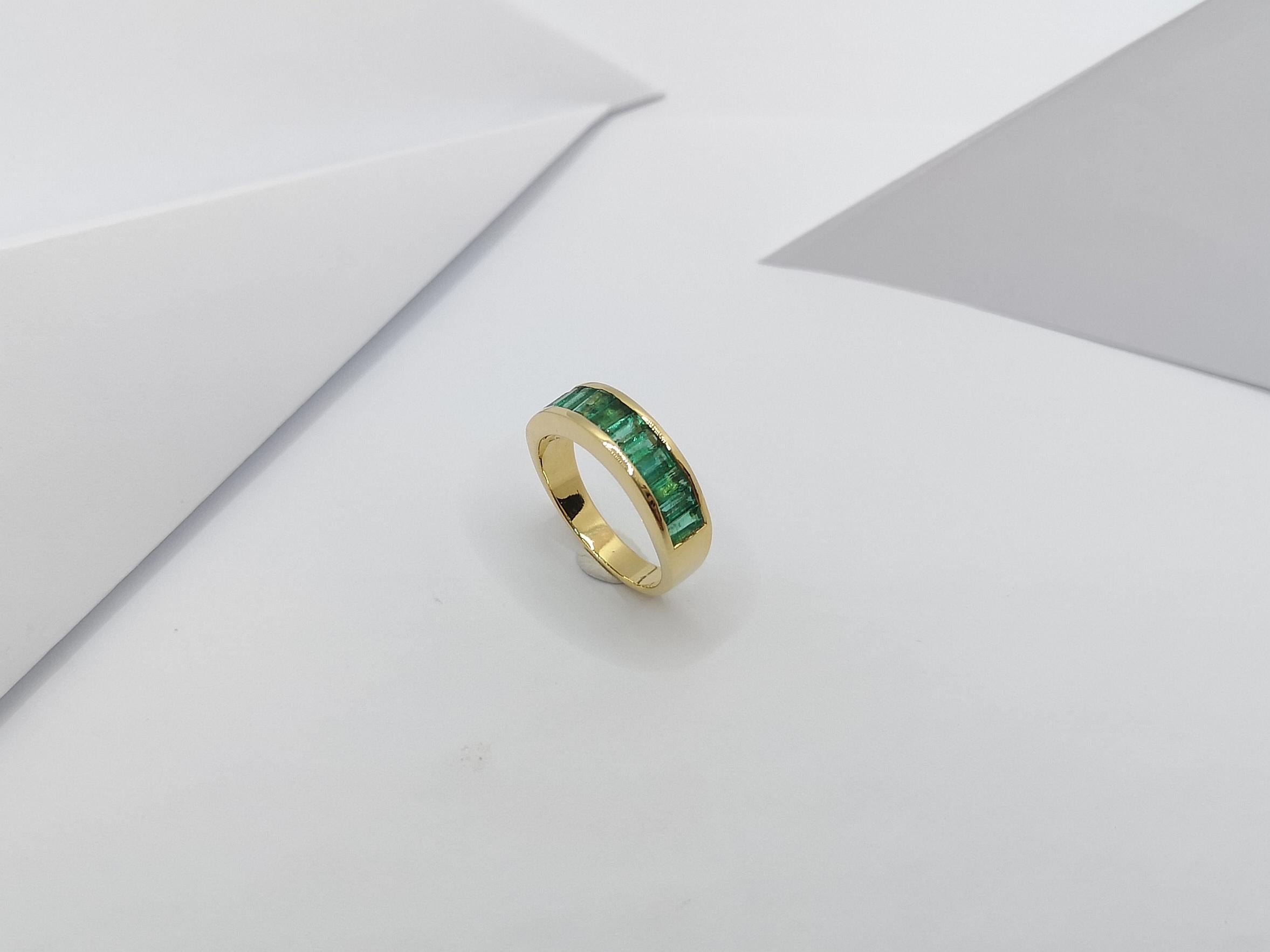 Emerald Ring Set in 18 Karat Gold Settings For Sale 6