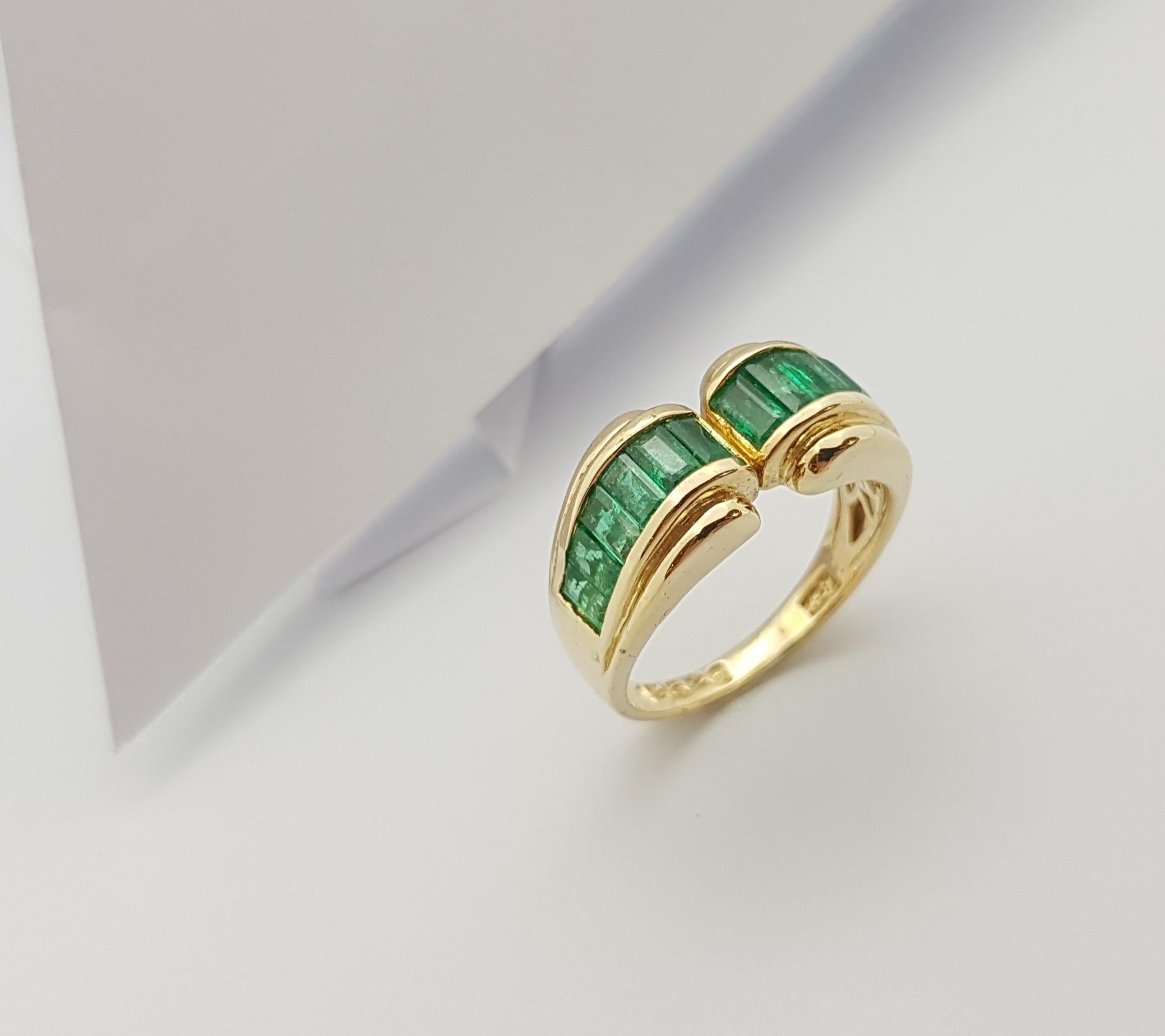 Emerald Ring Set in 18 Karat Gold Settings For Sale 7
