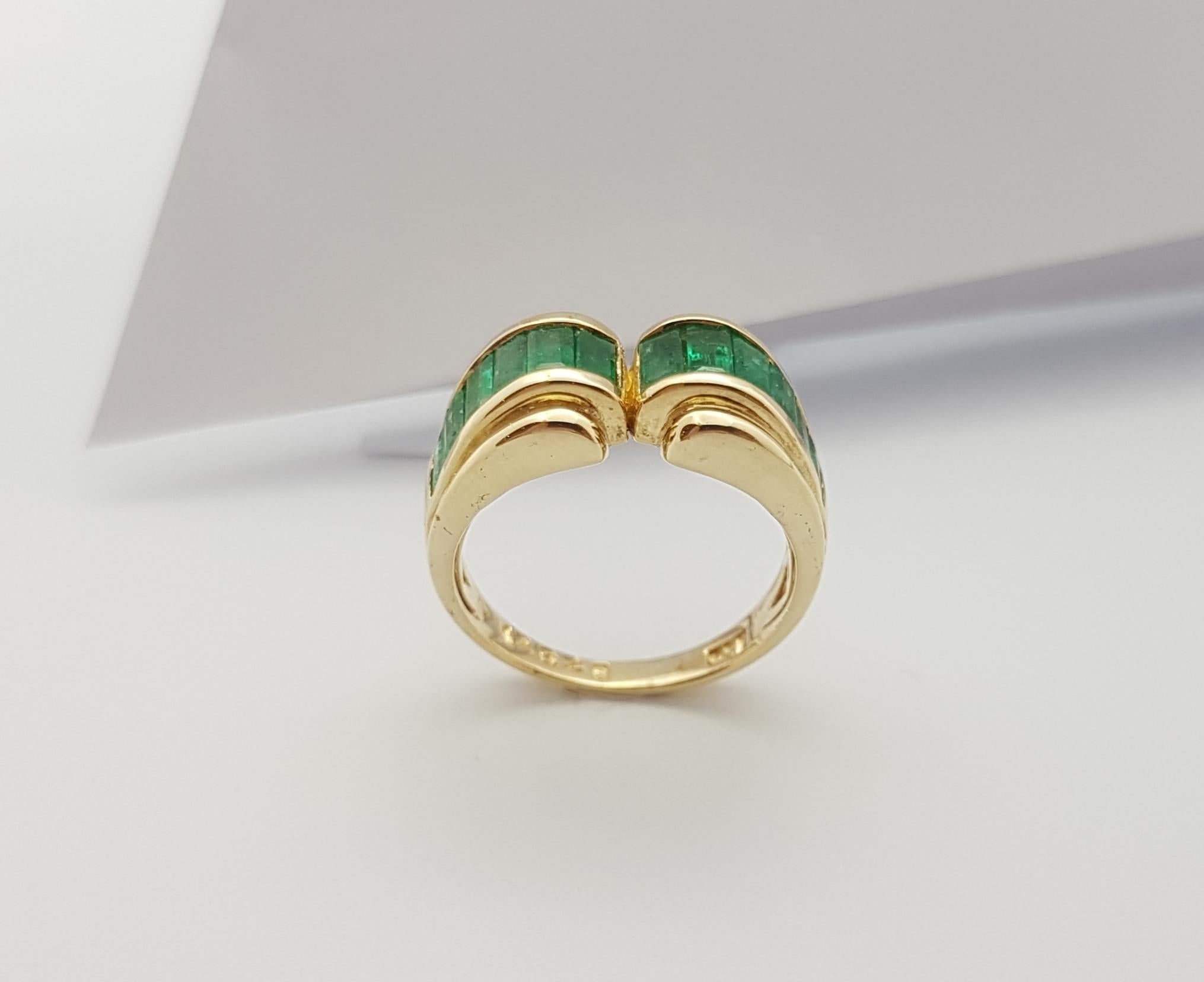Emerald Ring Set in 18 Karat Gold Settings For Sale 8