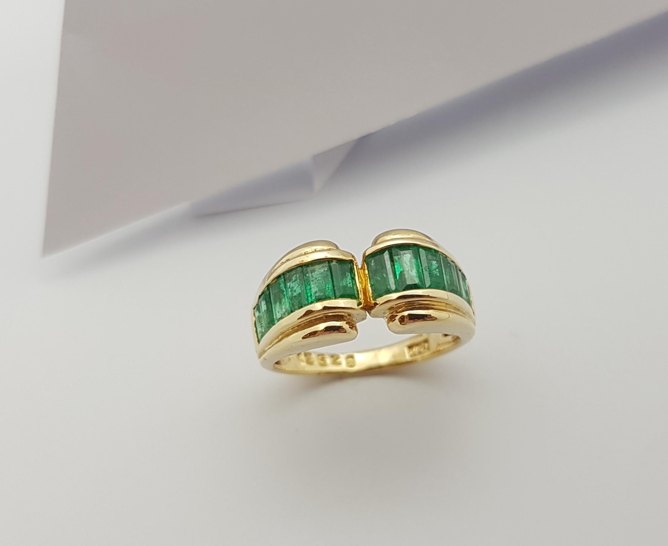 Emerald Ring Set in 18 Karat Gold Settings For Sale 9