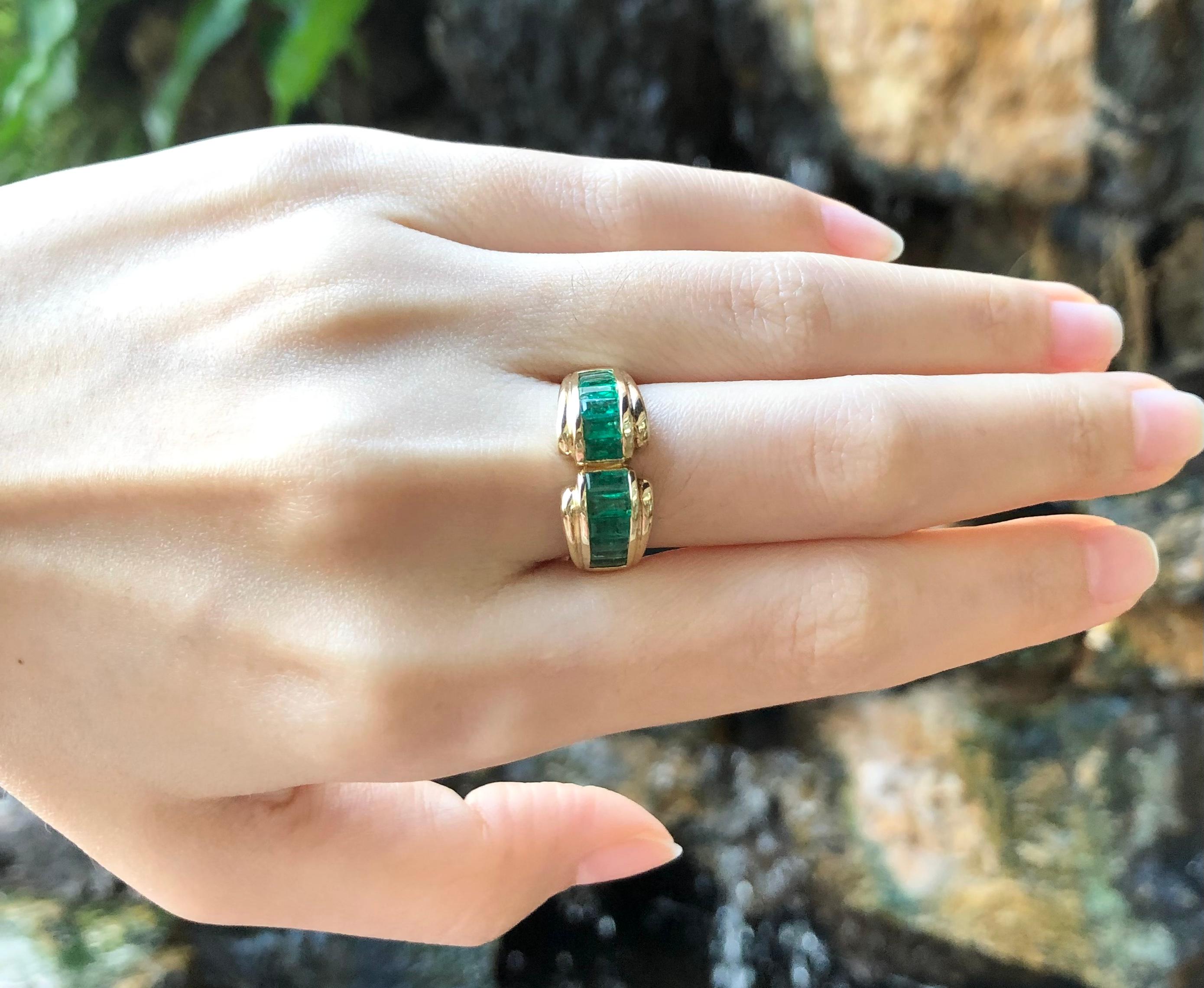 Emerald Ring Set in 18 Karat Gold Settings In New Condition For Sale In Bangkok, TH