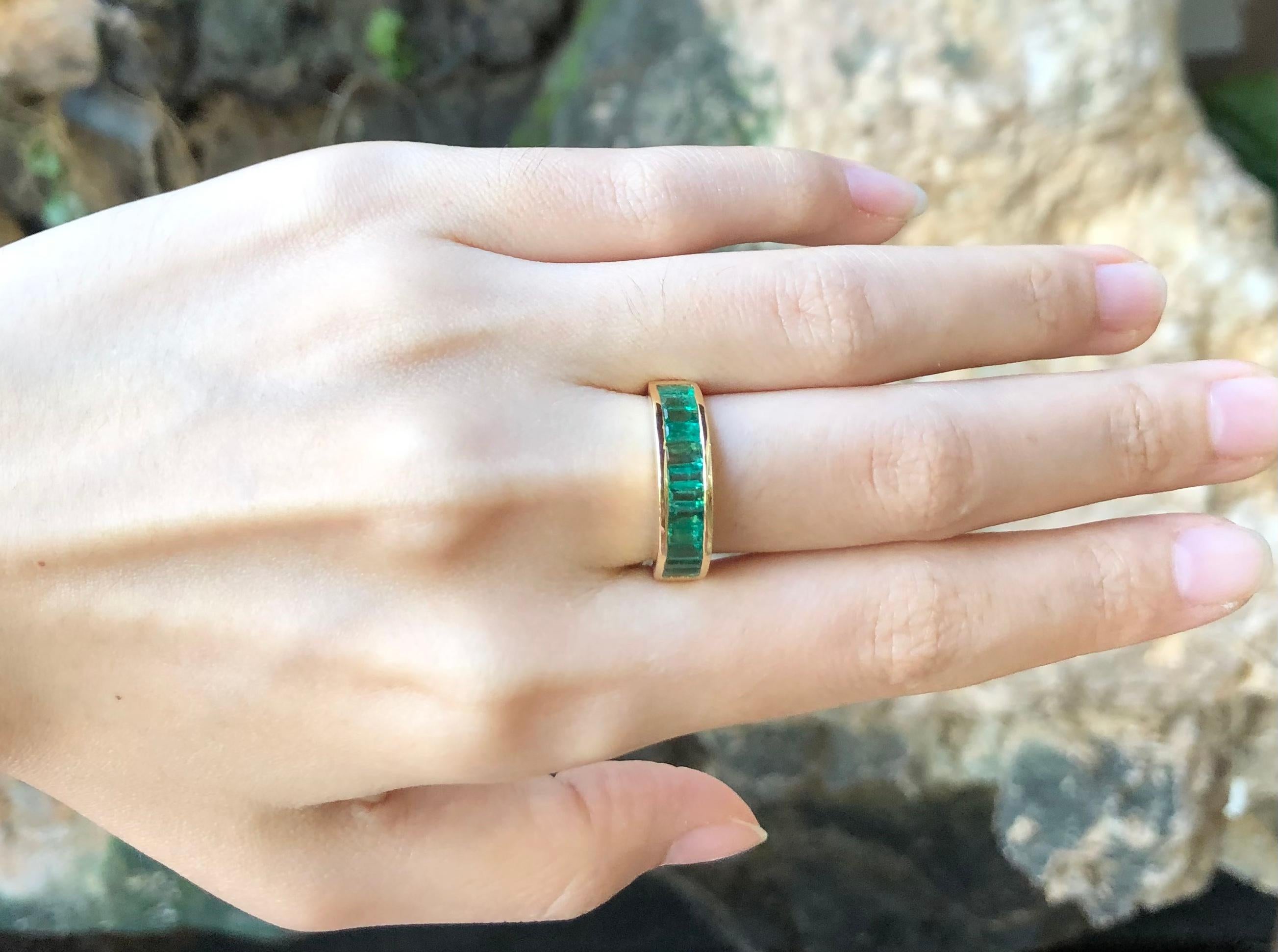 Emerald Ring Set in 18 Karat Gold Settings For Sale 1
