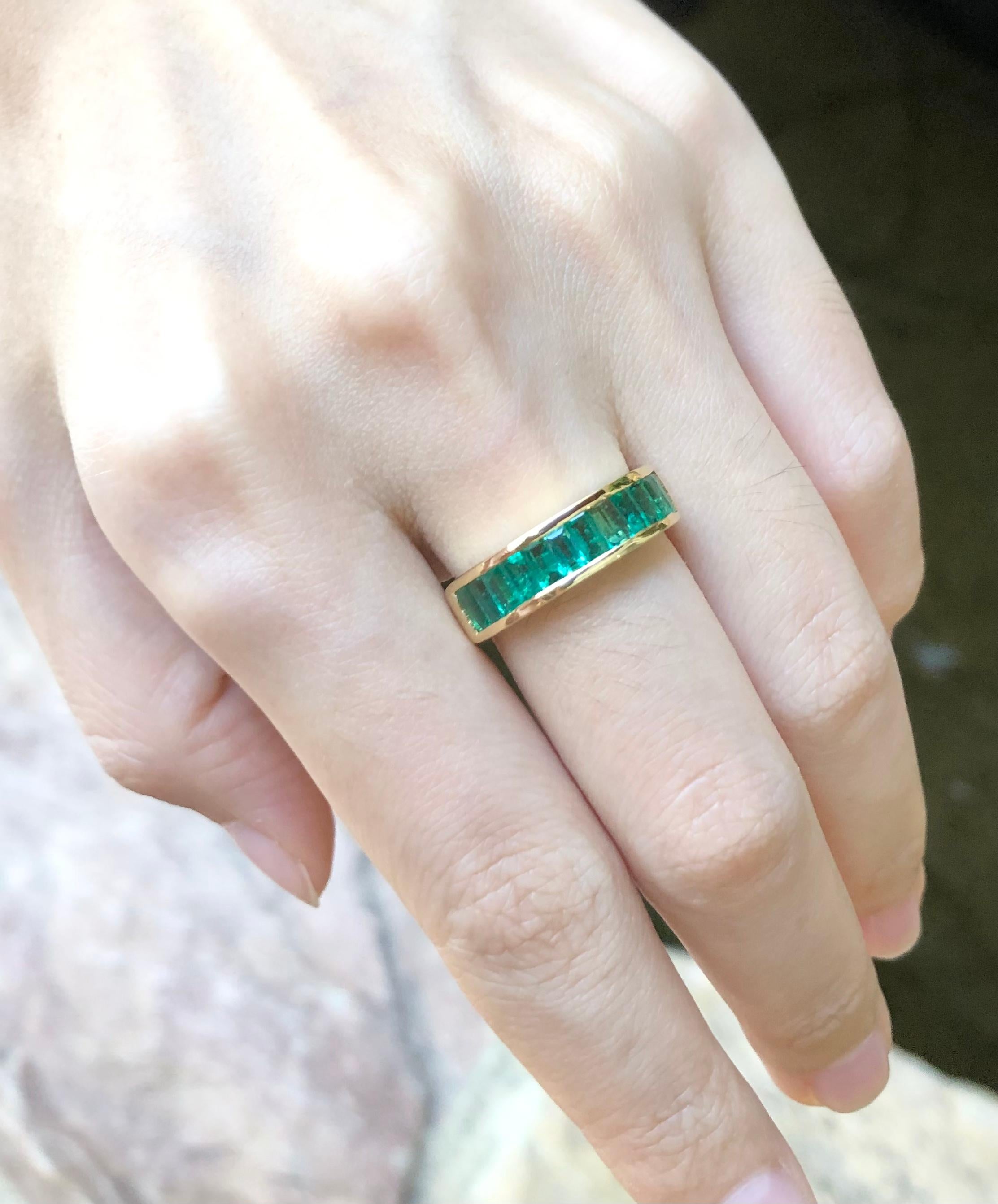 Emerald Ring Set in 18 Karat Gold Settings For Sale 2