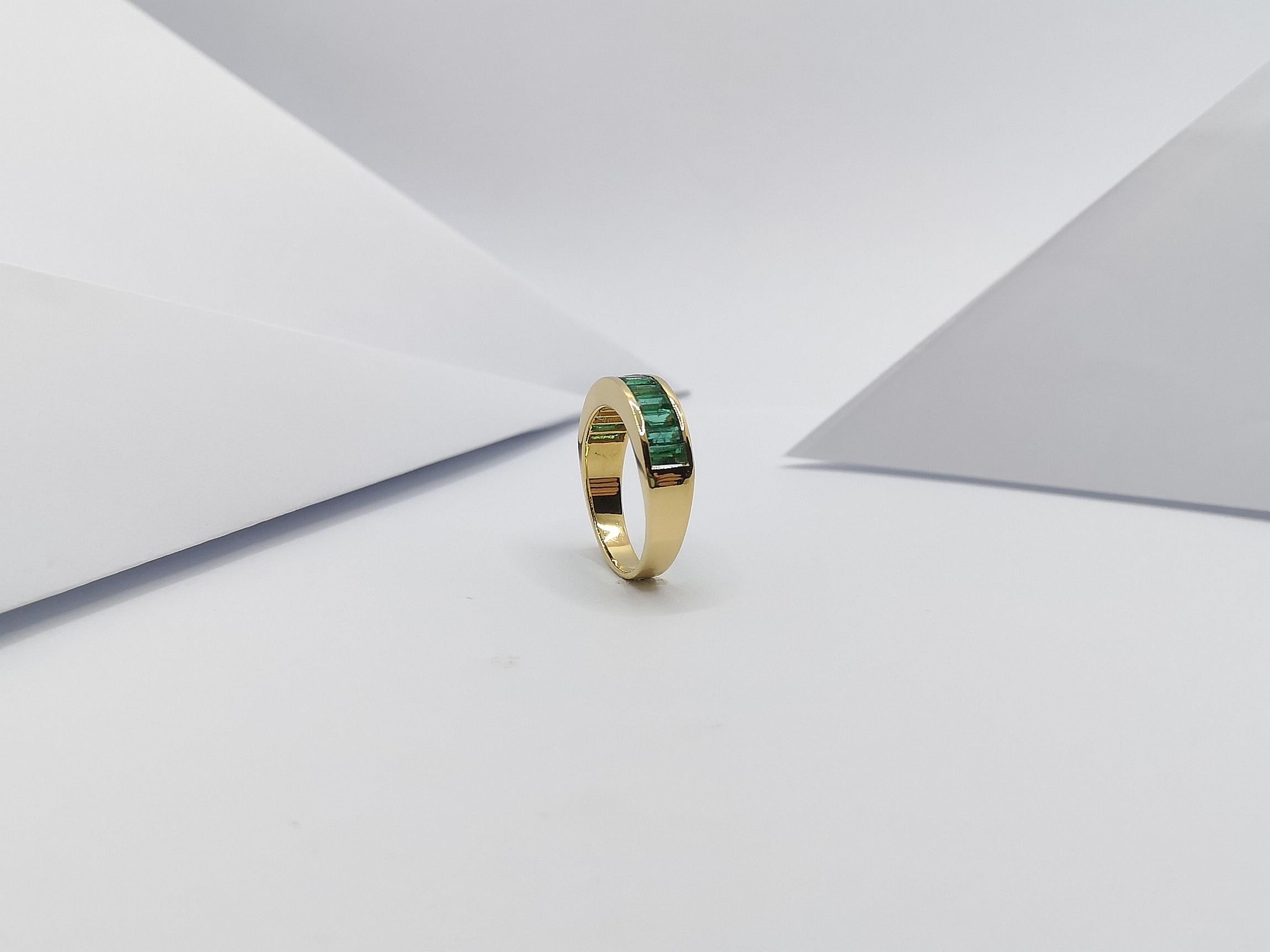Emerald Ring Set in 18 Karat Gold Settings For Sale 3