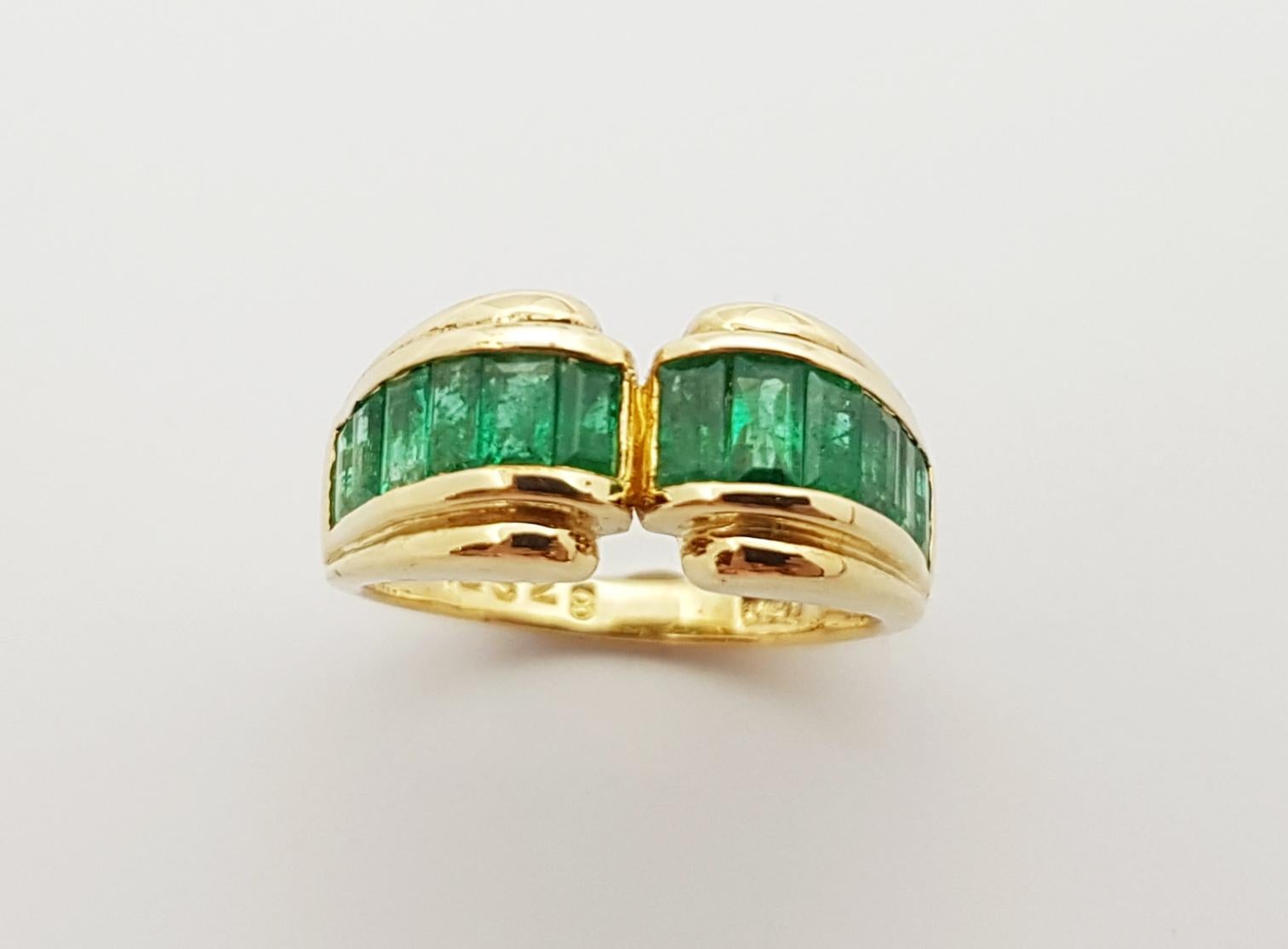 Emerald Ring Set in 18 Karat Gold Settings For Sale 3