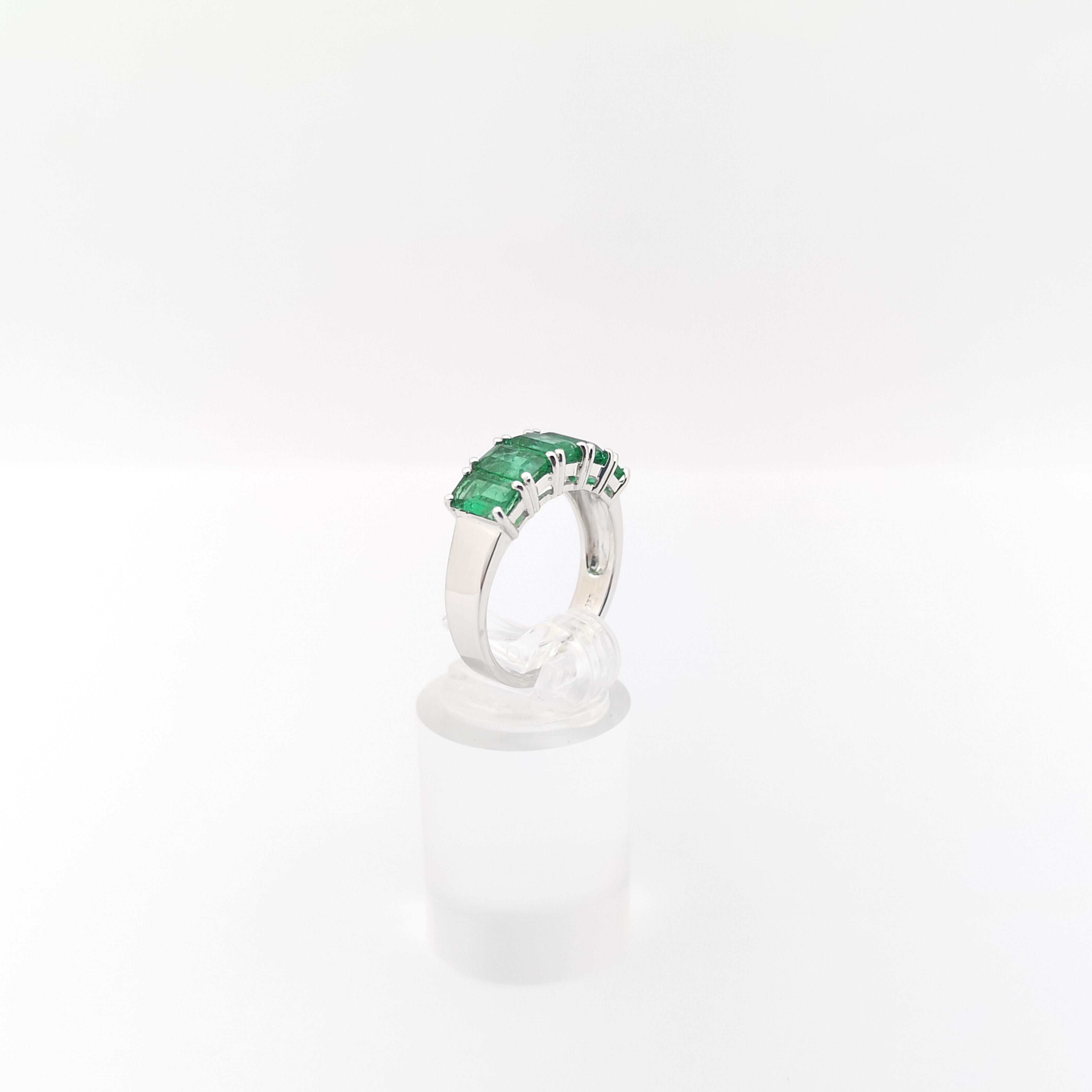 Emerald Ring set in 18K White Gold Settings For Sale 4