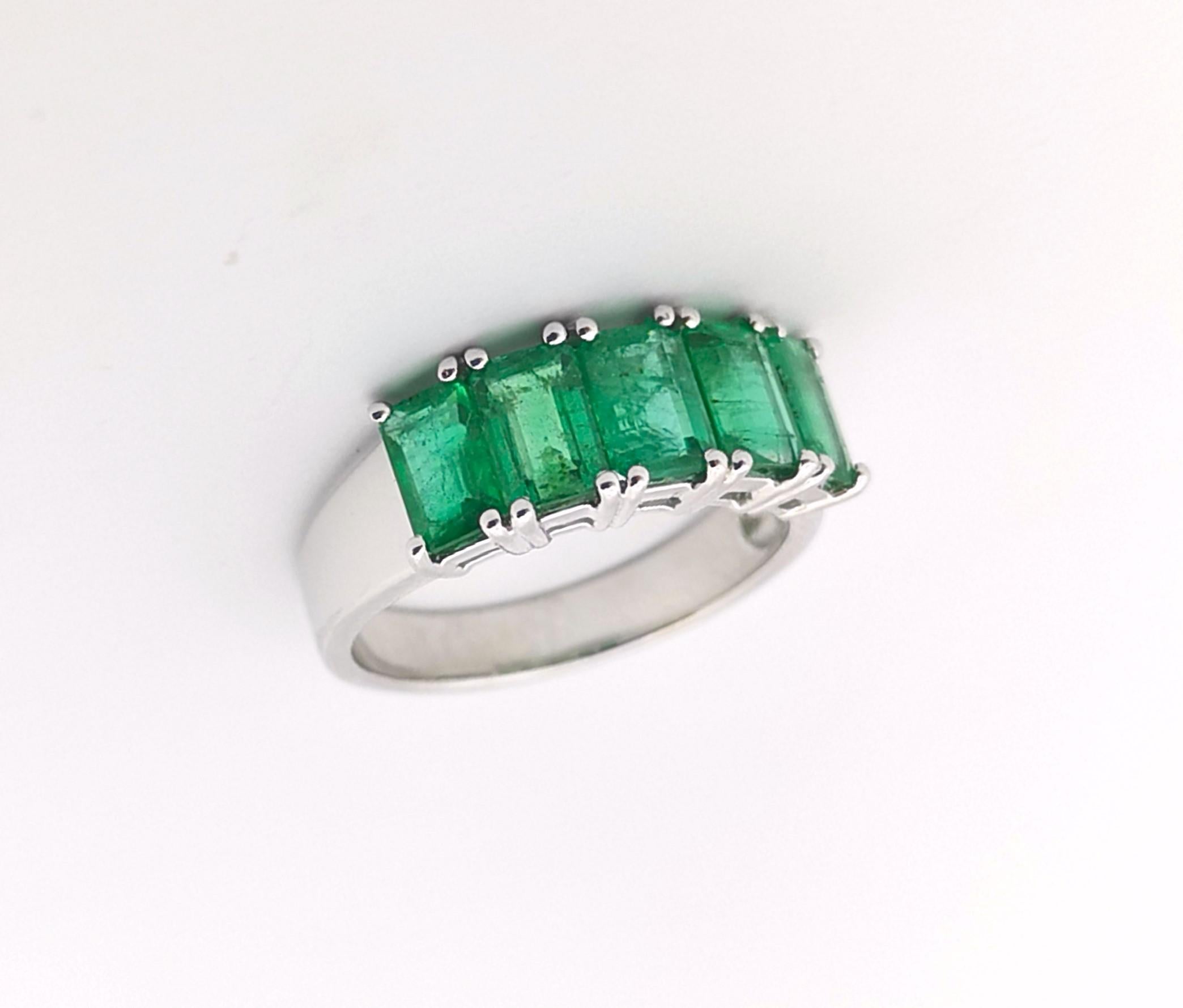 Emerald Ring set in 18K White Gold Settings For Sale 7