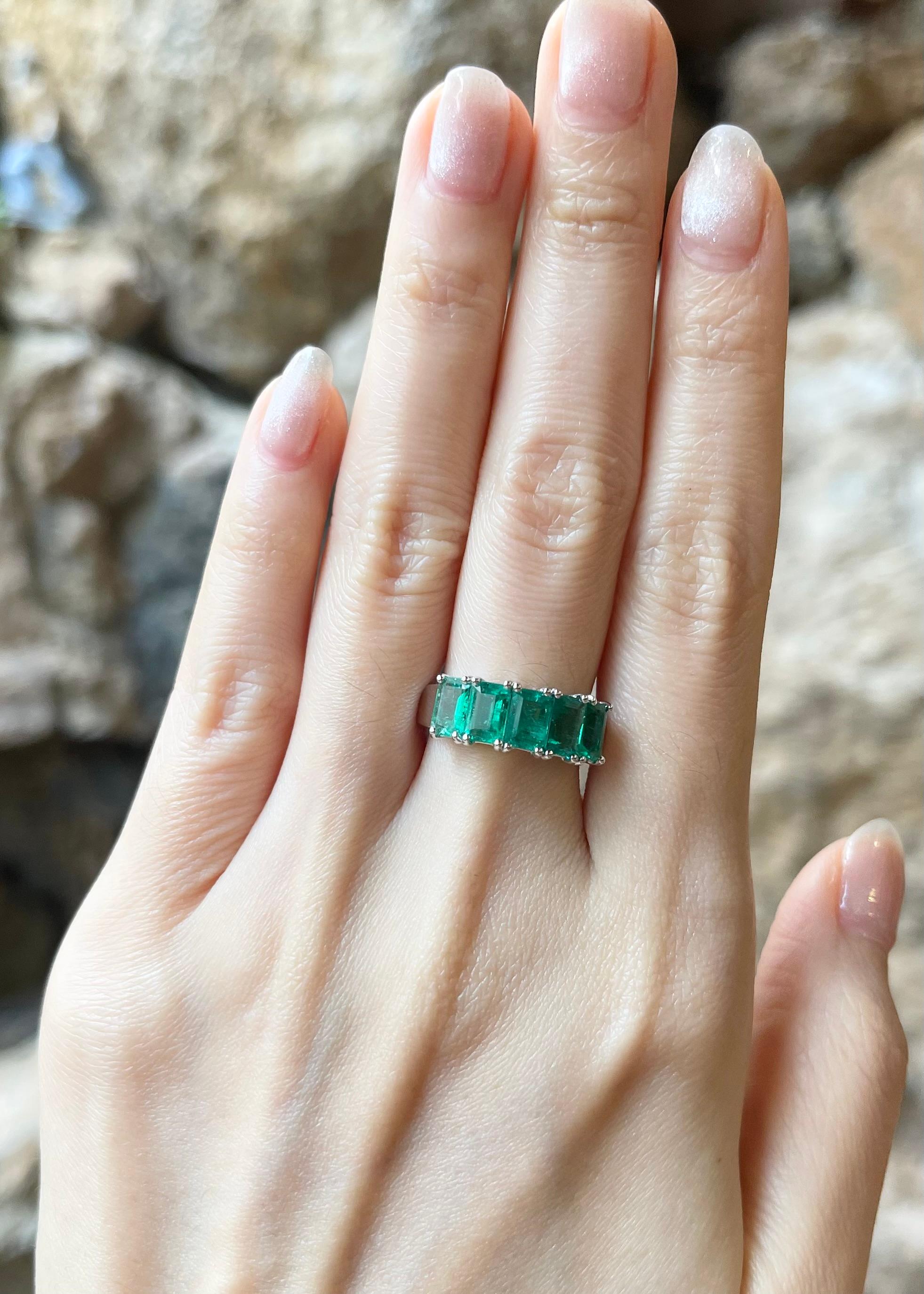 Smaragd 2,50 Karat Ring in 18K Weißgold gefasst

Breite:  1,7 cm 
Länge: 0,6 cm
Ringgröße: 54
Gesamtgewicht: 4,51 Gramm


