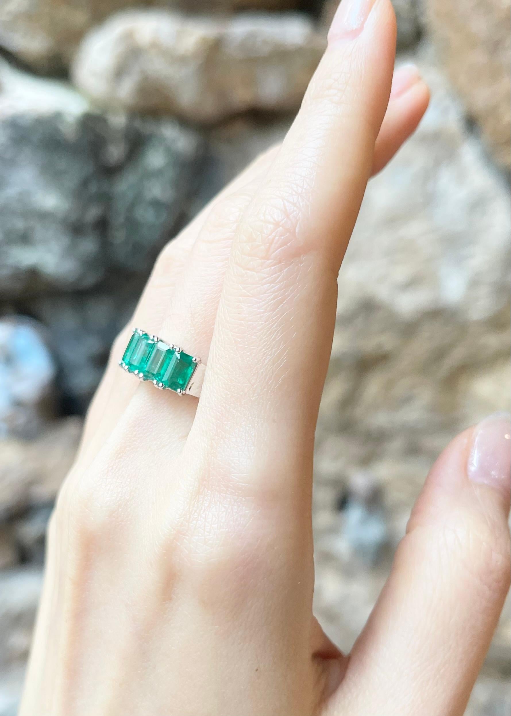 Emerald Ring set in 18K White Gold Settings In New Condition For Sale In Bangkok, TH