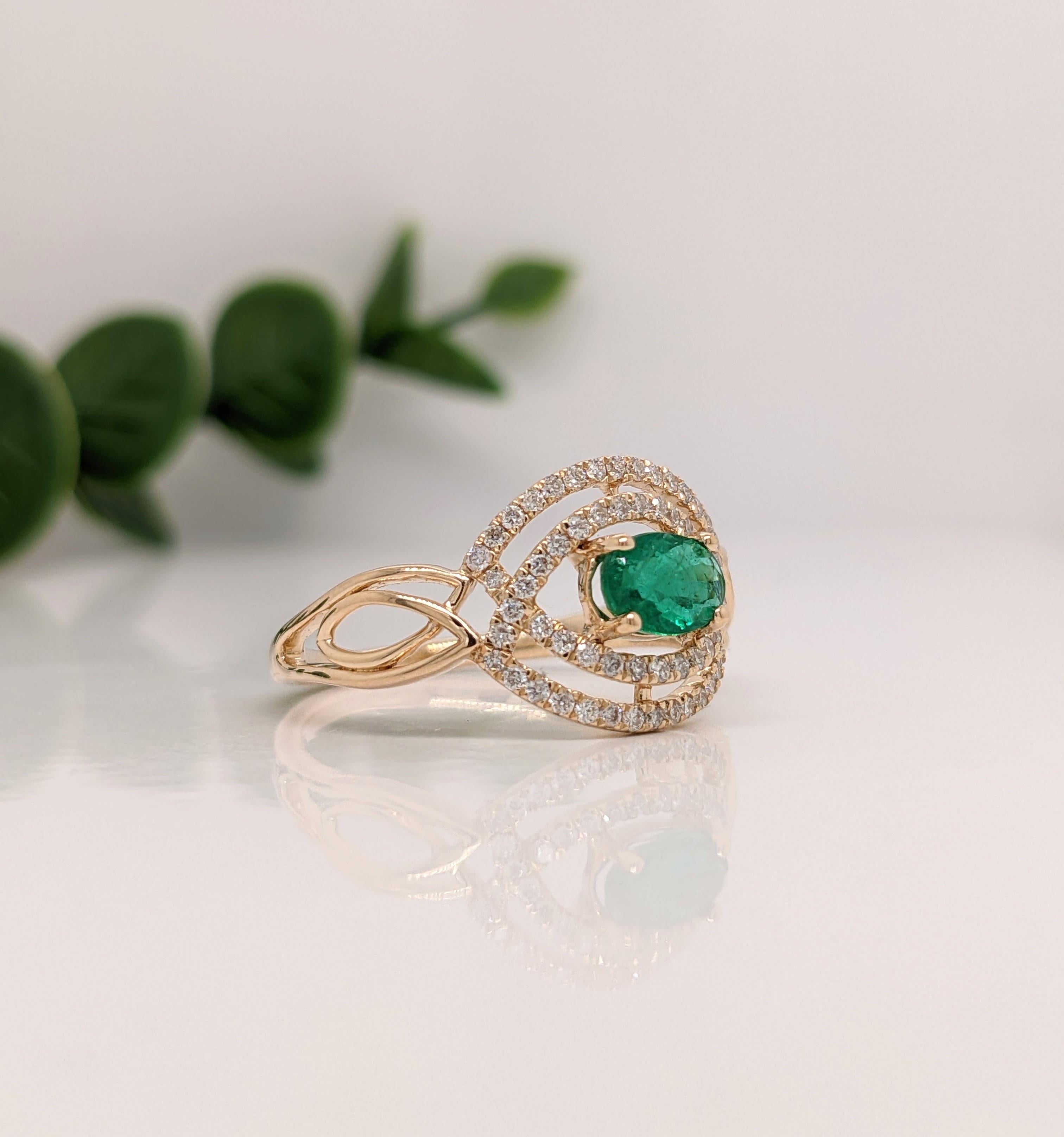 This beautiful east west ring features a vibrant green Emerald in 14k yellow Gold with a pave diamond double halo in a unique design.

Specifications

Item Type: Ring
Center Stone: Emerald
Treatment: Oiled
Weight: 0.47ct
Size: 6x4mm
Shape: Oval
Cut: