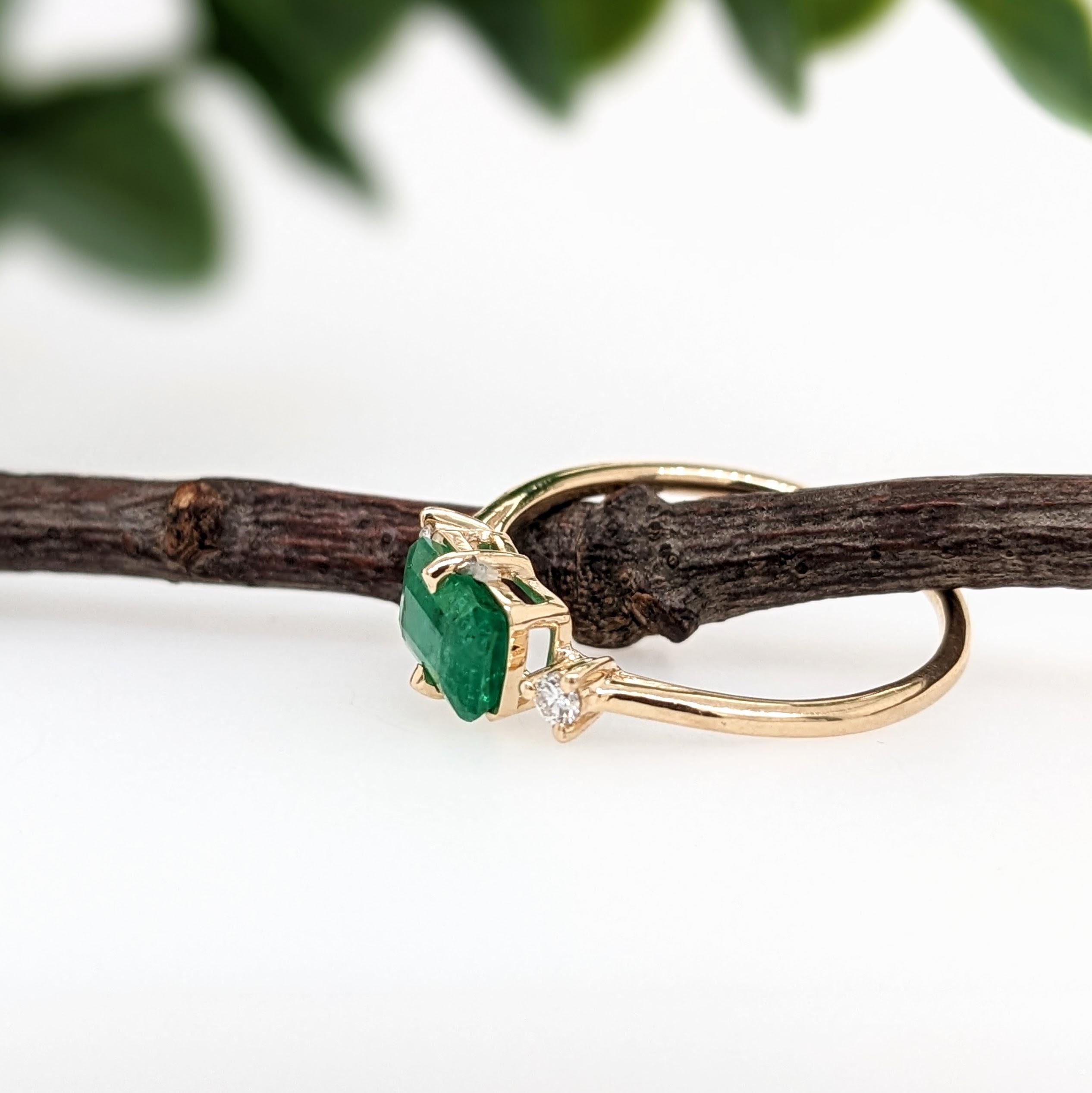 Modern Emerald Ring w Natural Diamonds in Solid 14K Yellow Gold Emerald Cut 5x7mm For Sale