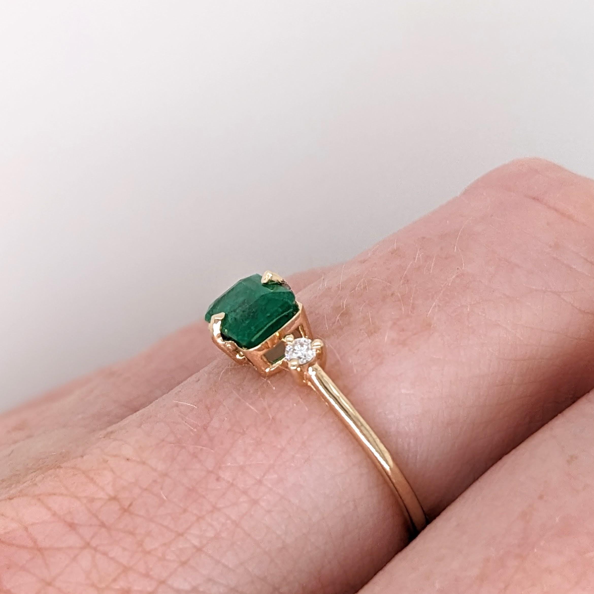 Emerald Ring w Natural Diamonds in Solid 14K Yellow Gold Emerald Cut 5x7mm For Sale 4