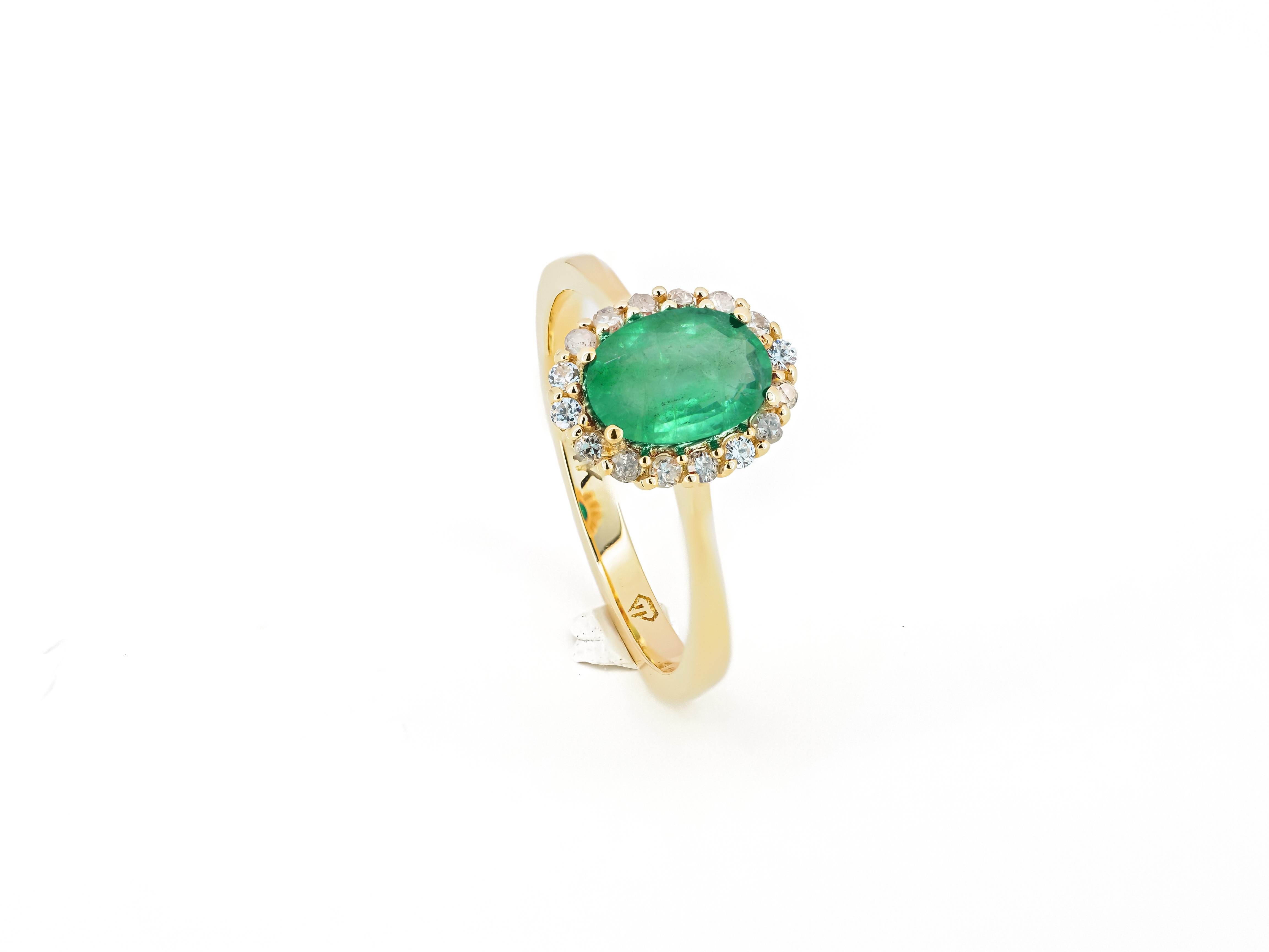 Emerald ring with diamond halo. In New Condition For Sale In Istanbul, TR