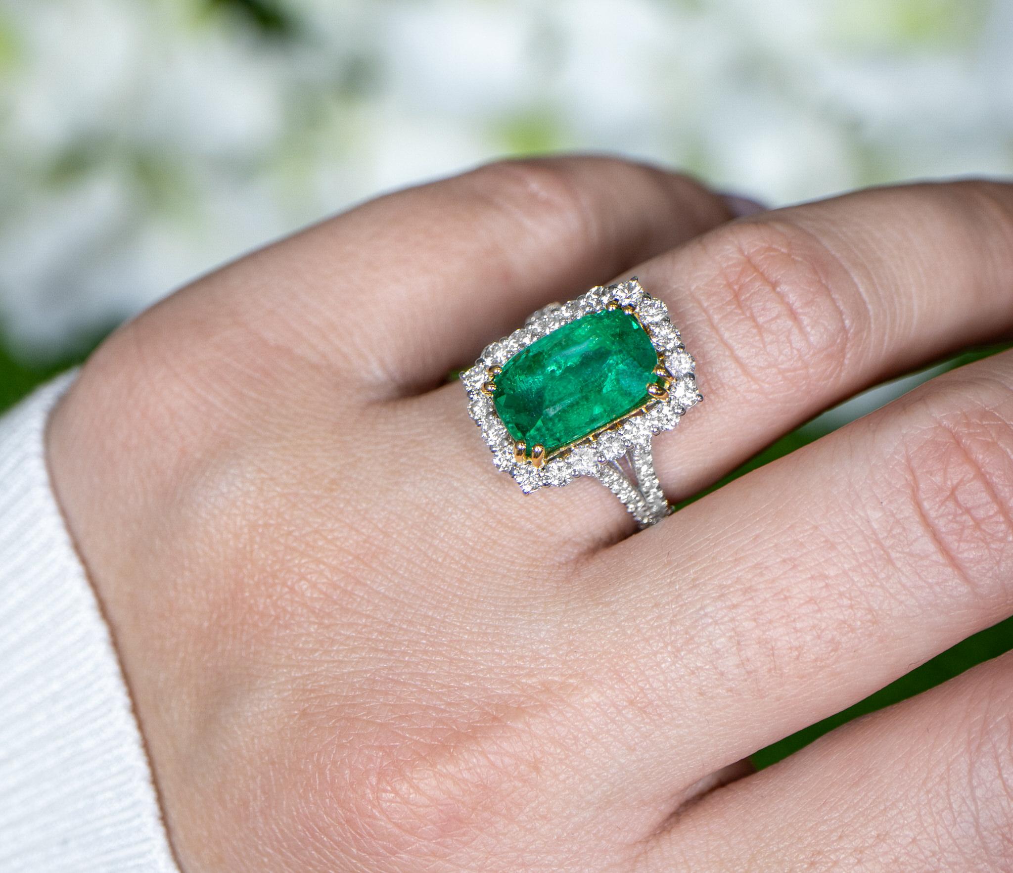 Contemporary Emerald Ring With Diamond Halo Setting 5.12 Carats 18K Gold For Sale