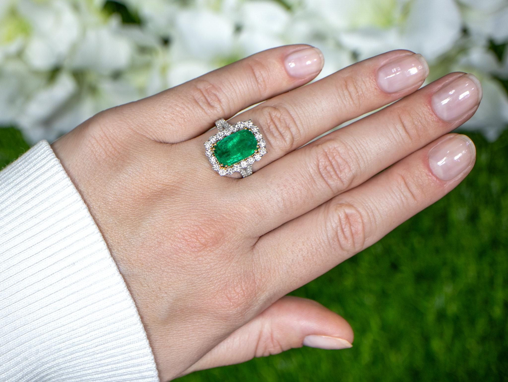 Mixed Cut Emerald Ring With Diamond Halo Setting 5.12 Carats 18K Gold For Sale