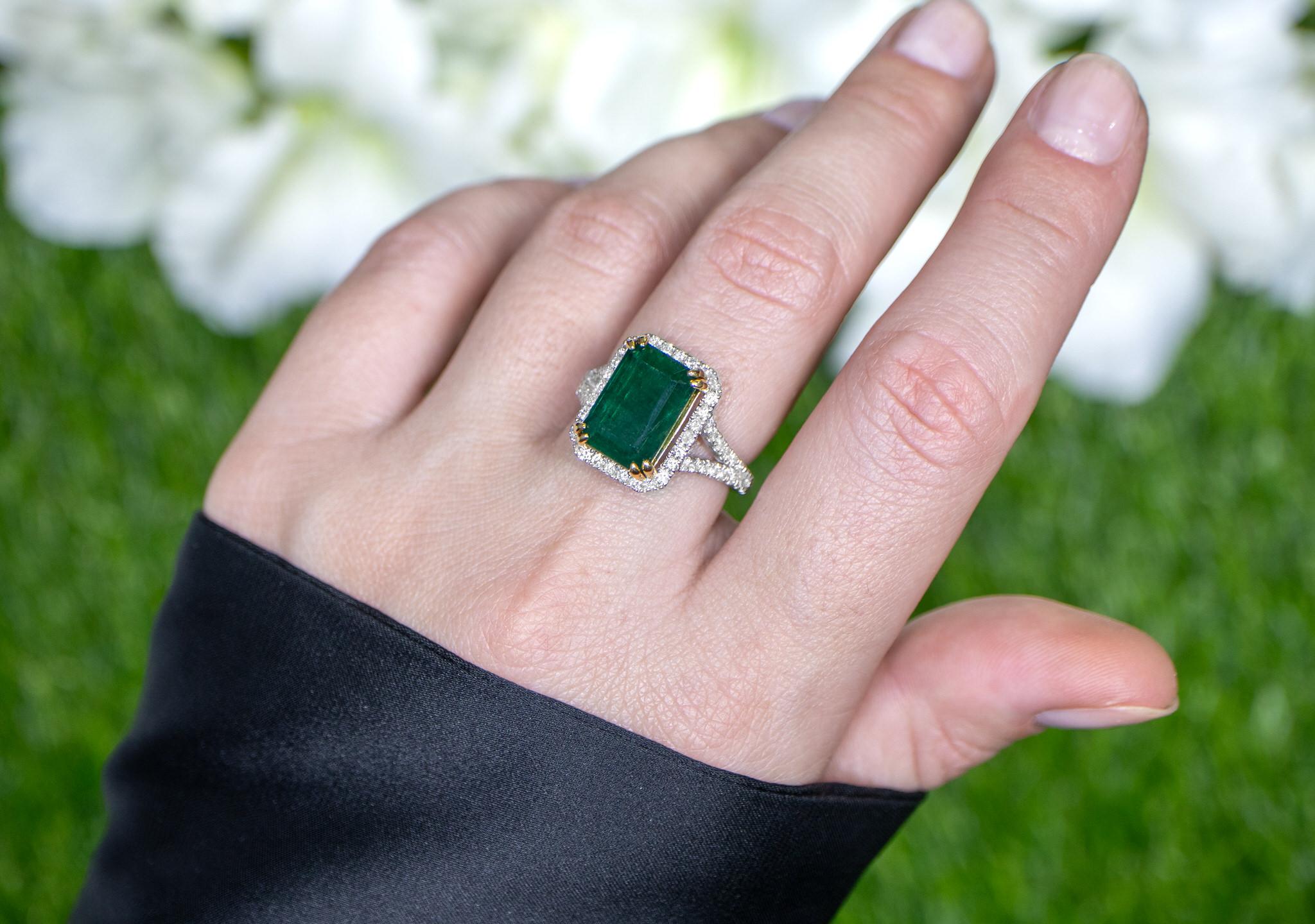 It comes with the Gemological Appraisal by GIA GG/AJP
All Gemstones are Natural
Emerald = 6.35 Carat
Diamonds = 0.83 Carats
Metal: 18K Gold
Ring Size: 6.75* US
*It can be resized complimentary
