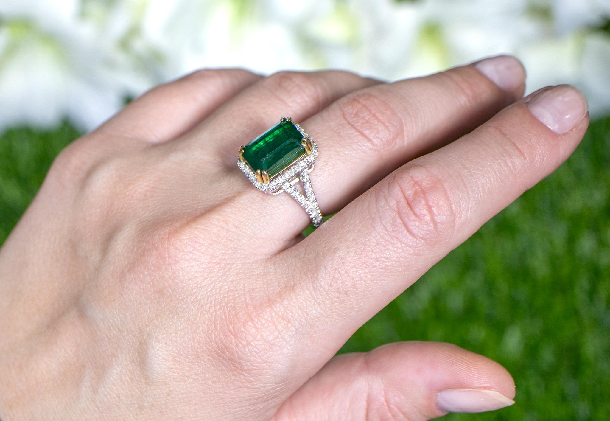 Emerald Cut Emerald Ring With Diamond Setting 7.18 Carats 18K Gold For Sale