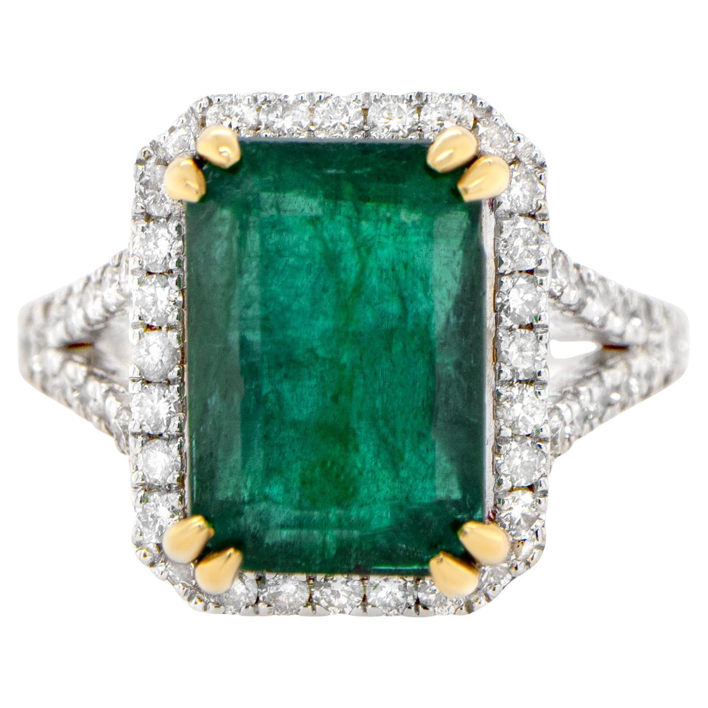 Emerald Ring With Diamond Setting 7.18 Carats 18K Gold For Sale