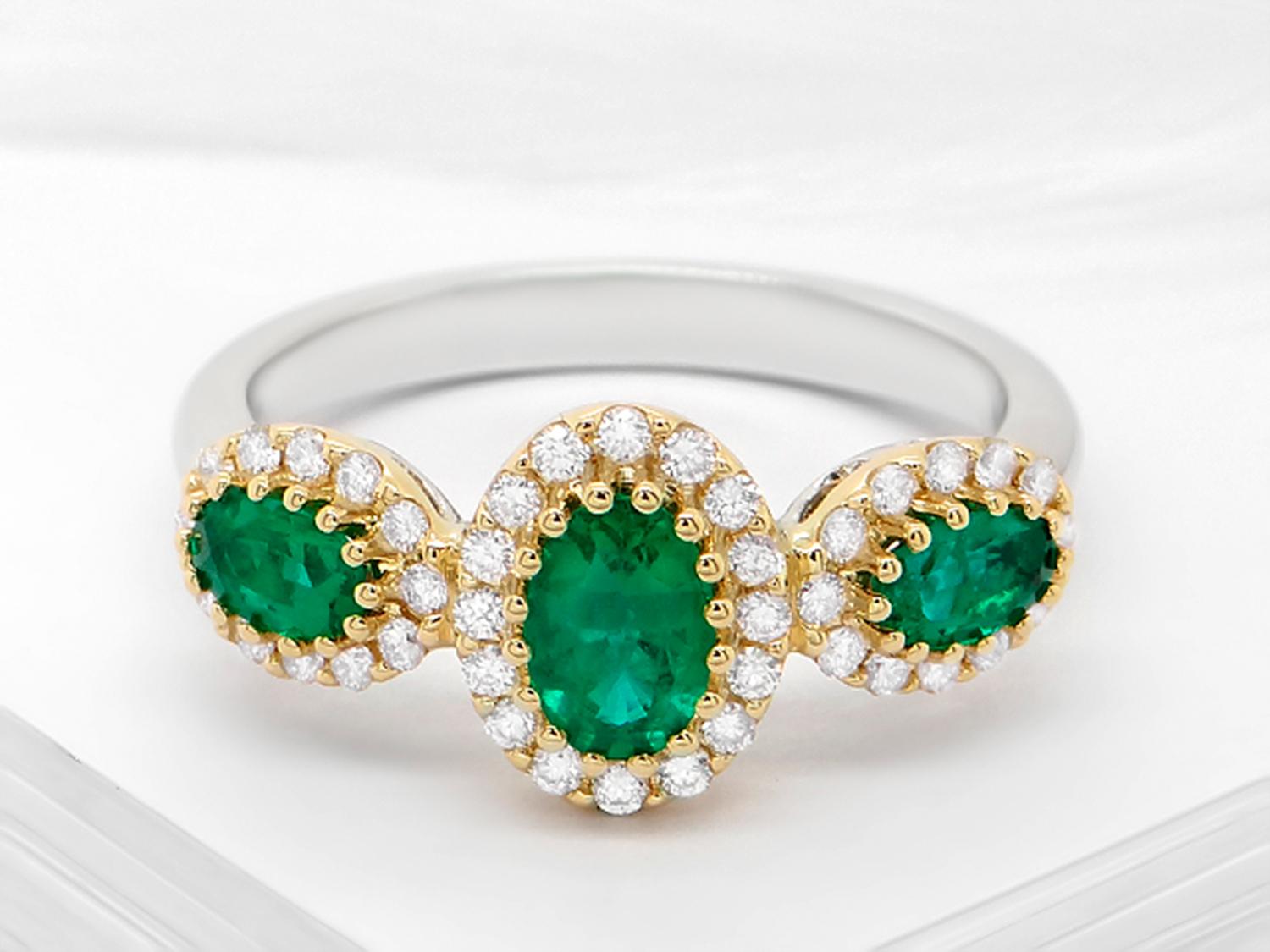 Emerald Ring With Diamonds 1.15 Carats 18K Gold In Excellent Condition For Sale In Laguna Niguel, CA