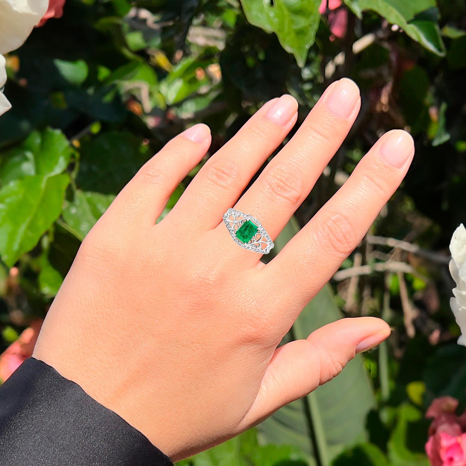Contemporary Emerald Ring With Diamonds 1.63 Carats 18K White Gold For Sale