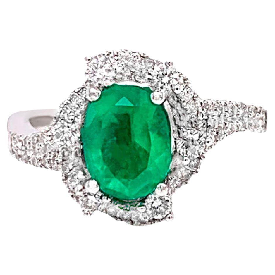 Emerald Ring With Diamonds 1.76 Carats 14K White Gold For Sale