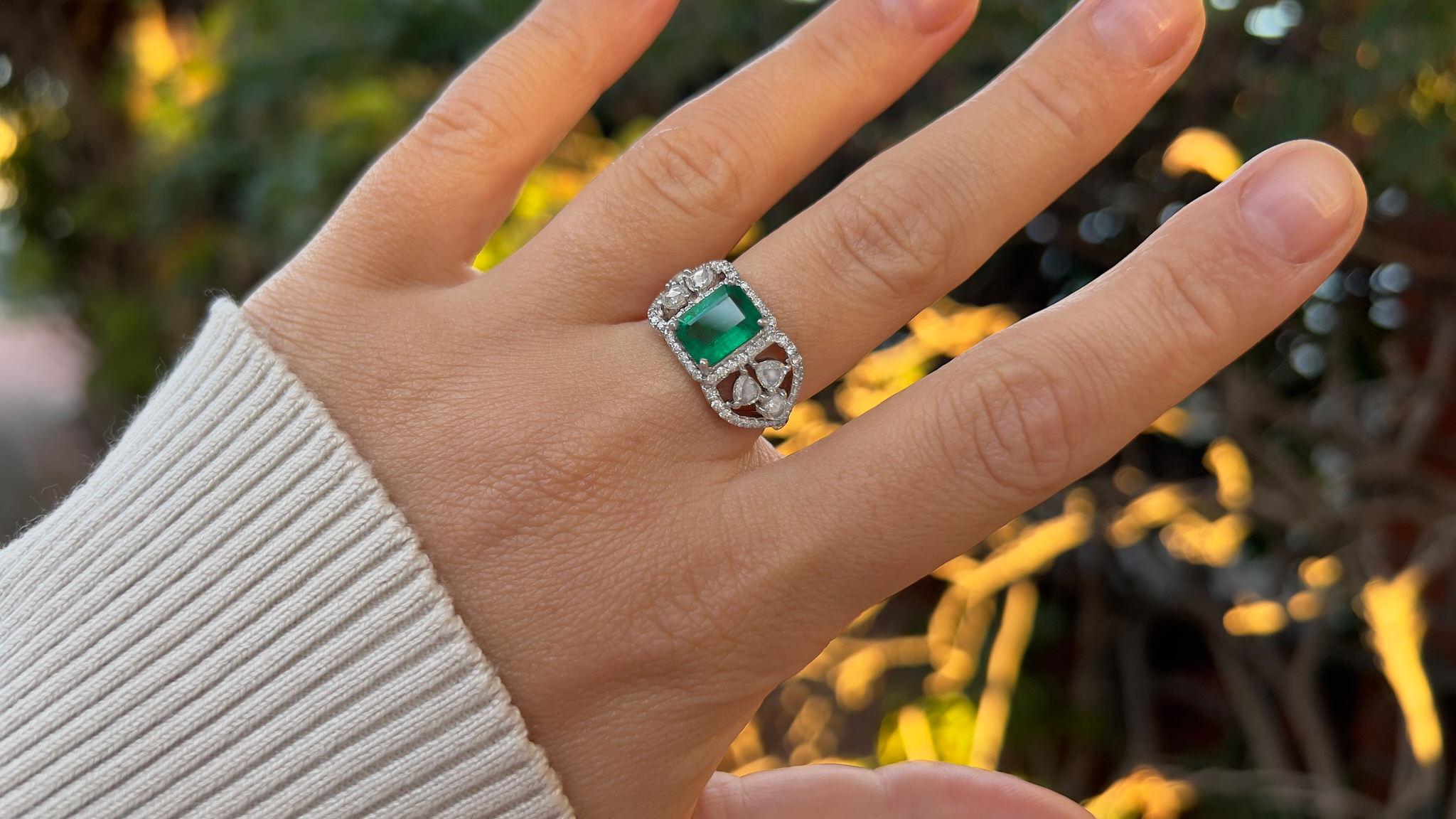 Art Deco Emerald Ring With Diamonds 2.82 Carats 18K White Gold For Sale