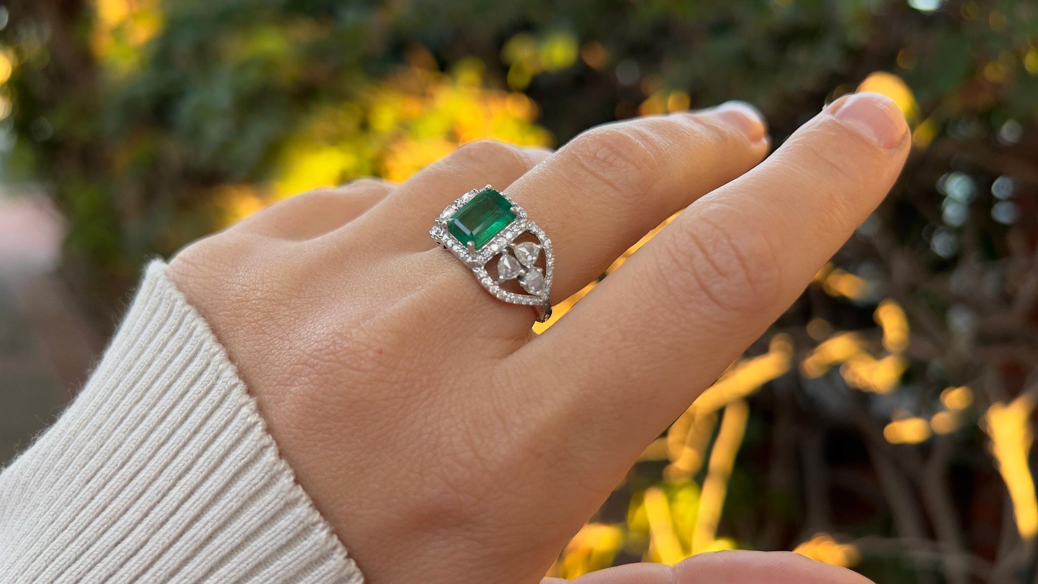 Emerald Ring With Diamonds 2.82 Carats 18K White Gold In Excellent Condition For Sale In Carlsbad, CA