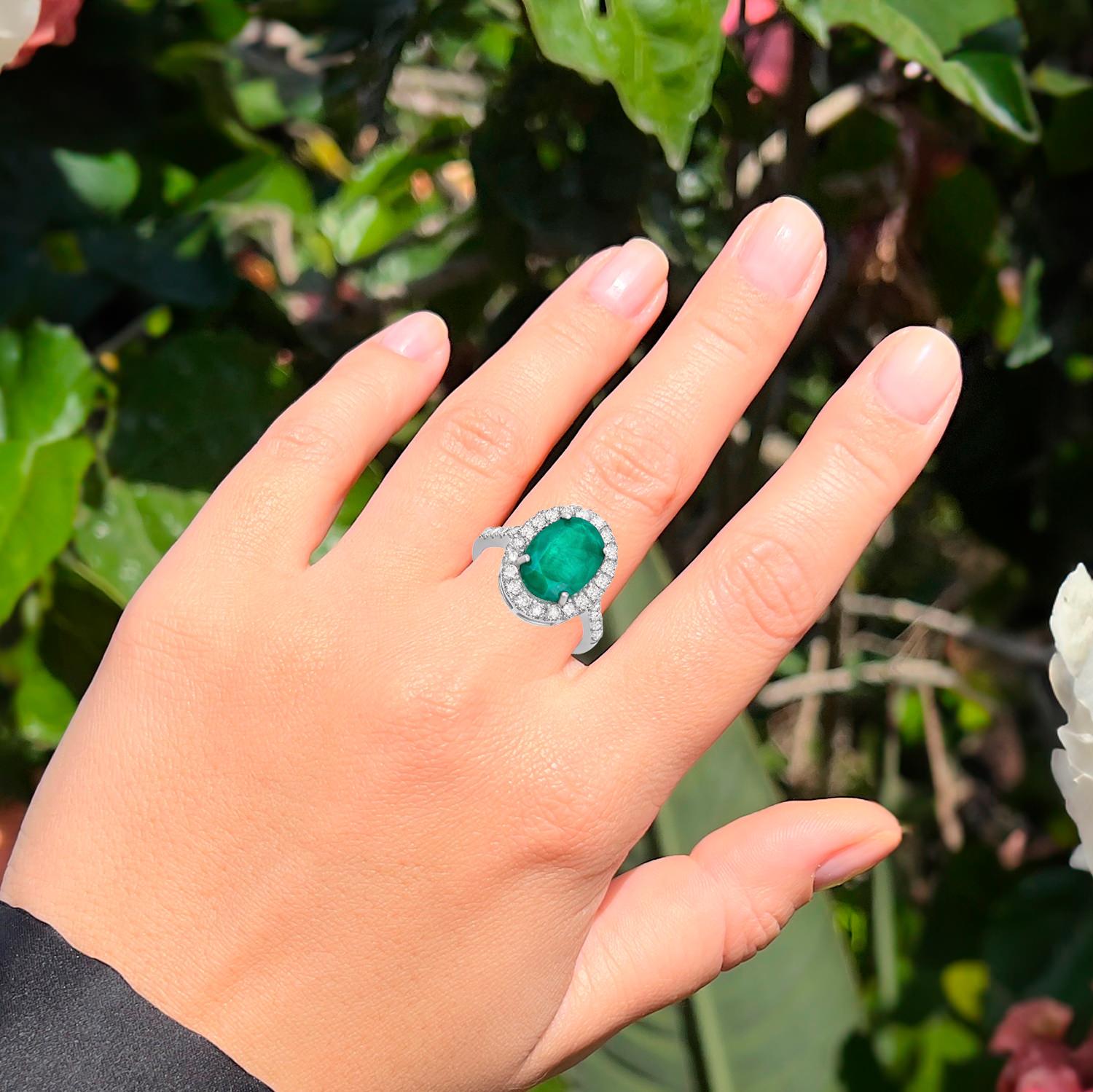 Contemporary Emerald Ring With Diamonds 5.49 Carats Rhodium Plated Sterling Silver For Sale