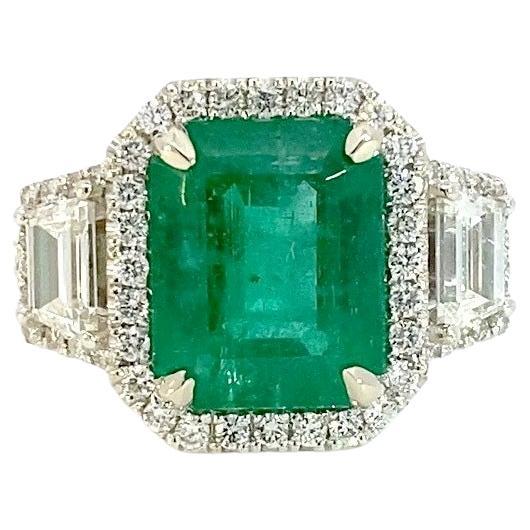 Emerald Ring with Diamonds in 18K Gold