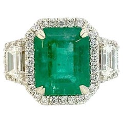 Emerald Ring with Diamonds in 18K Gold