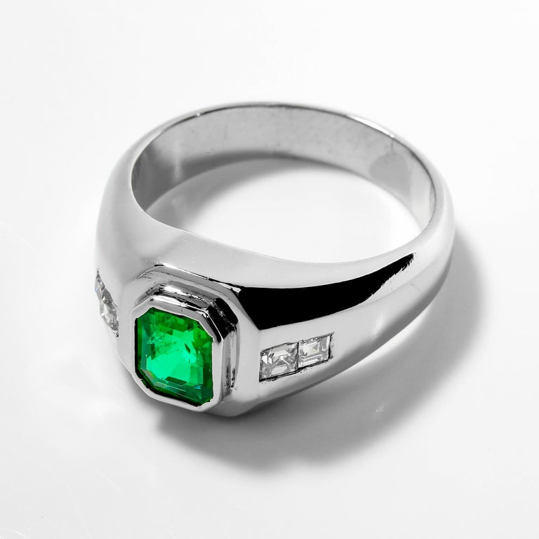 Men's Emerald Ring with Diamonds in Platinum For Sale at 1stDibs