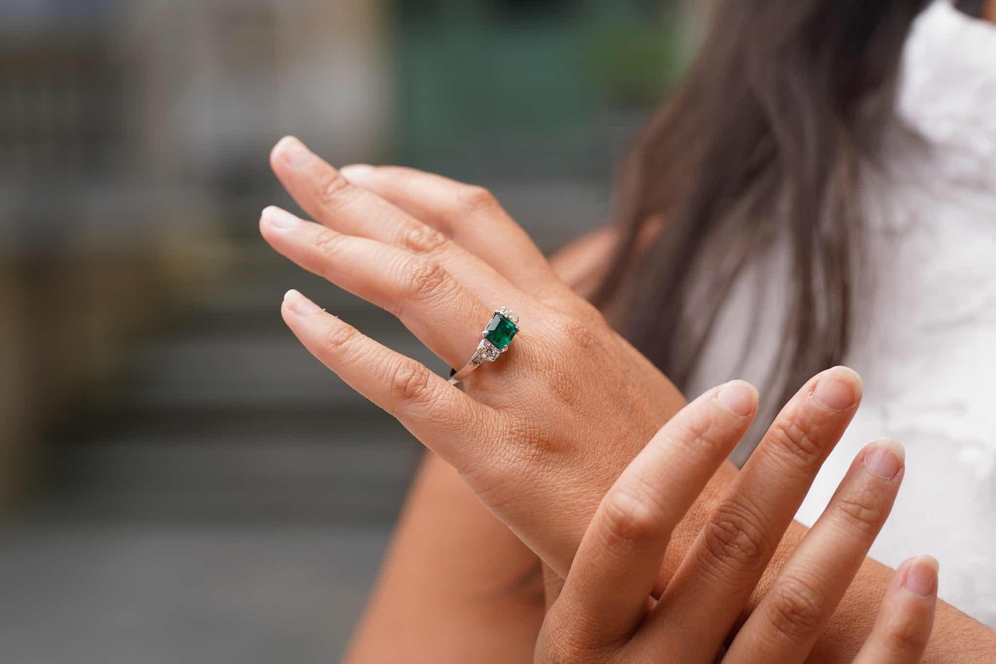 Emerald ring with half-moon diamonds 1