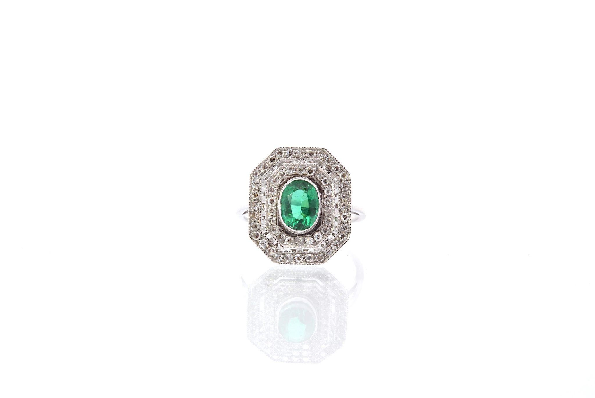 Stones: 1 emerald of 0.90 ct, 54 diamonds: 0.85ct
Material: 18k white gold
Dimensions: 1.6cm x 1.4cm
Weight: 3.6g
Period: Recent
Size: 53 (free sizing)
Certificate
Ref. : 25338
