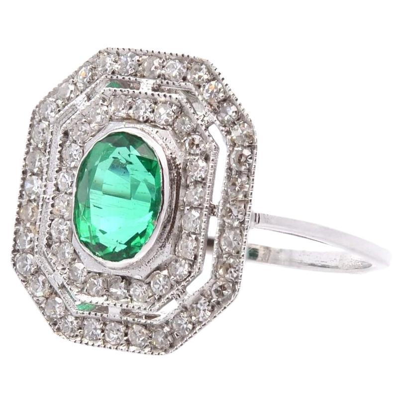 Emerald ring with surrounding diamonds For Sale