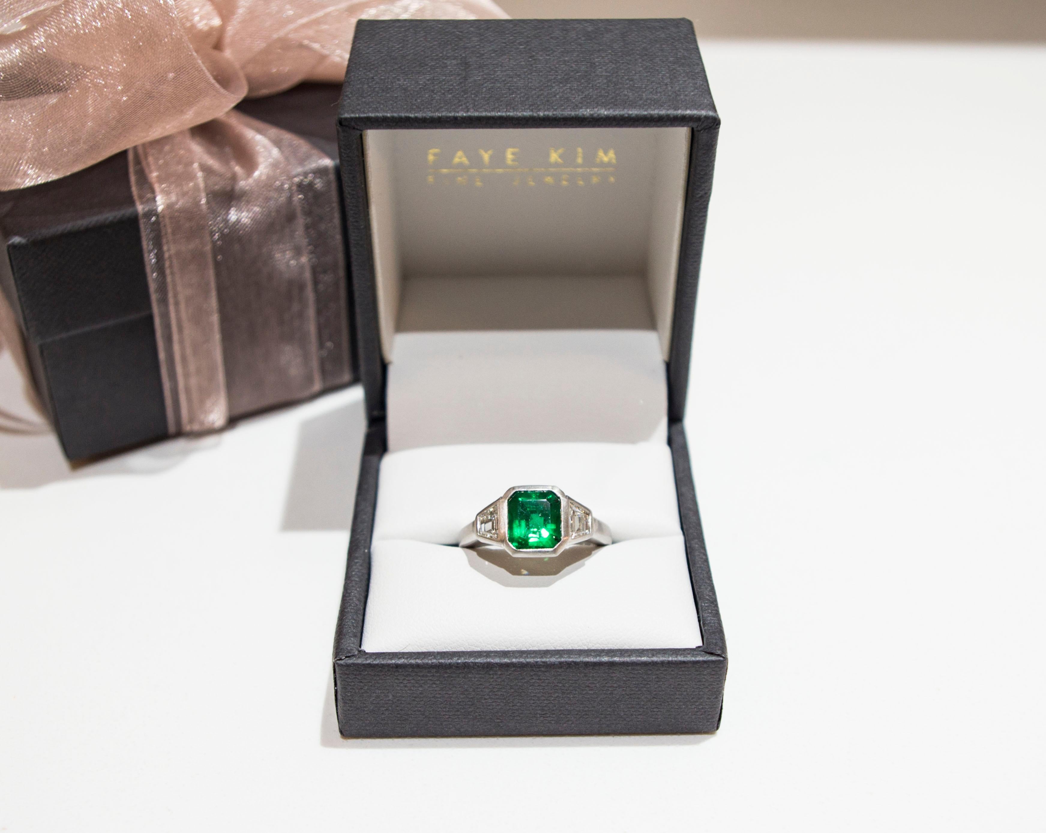 Faye Kim Platinum Emerald and Diamond Ring In New Condition In Westport, CT