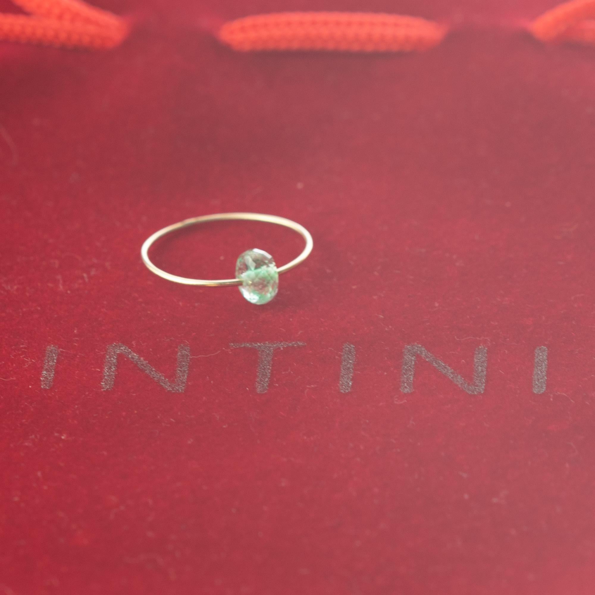 Smaragd Rondelle natürliche Farbe 18 Karat Gelbgold Planet Erde Boho Band Ring (Moderne) im Angebot