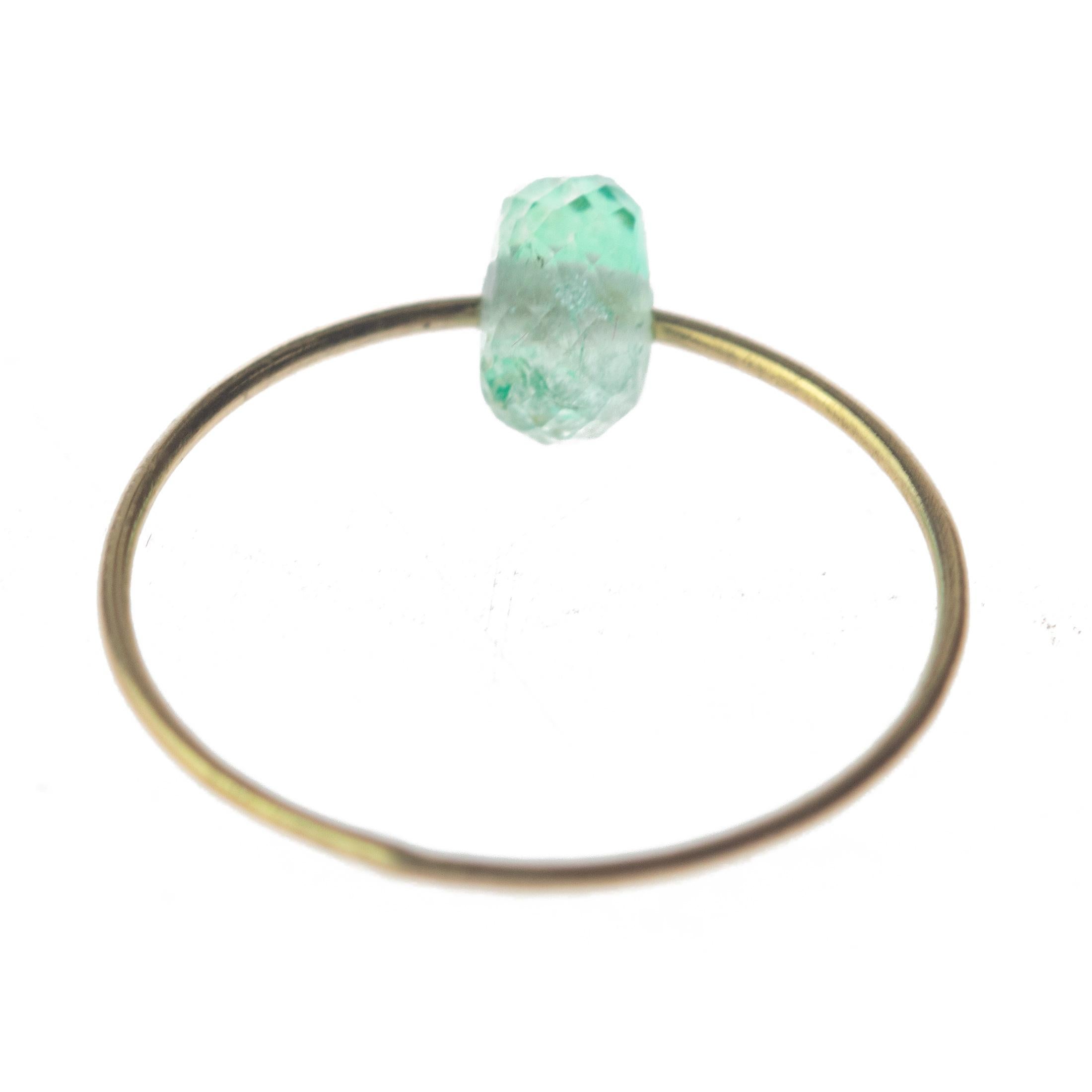 Smaragd Rondelle natürliche Farbe 18 Karat Gelbgold Planet Erde Boho Band Ring (Rundschliff) im Angebot