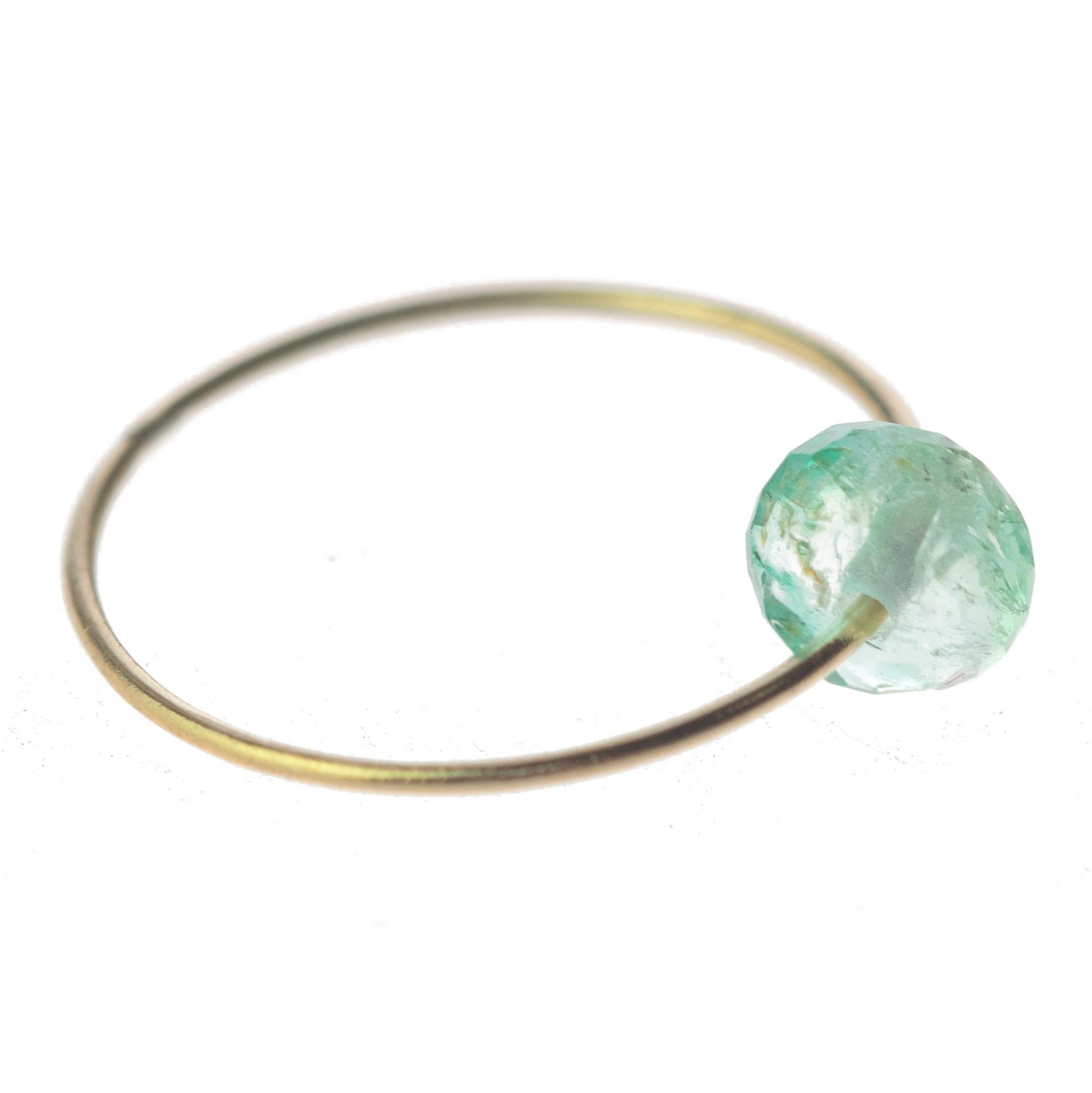 Smaragd Rondelle natürliche Farbe 18 Karat Gelbgold Planet Erde Boho Band Ring für Damen oder Herren im Angebot