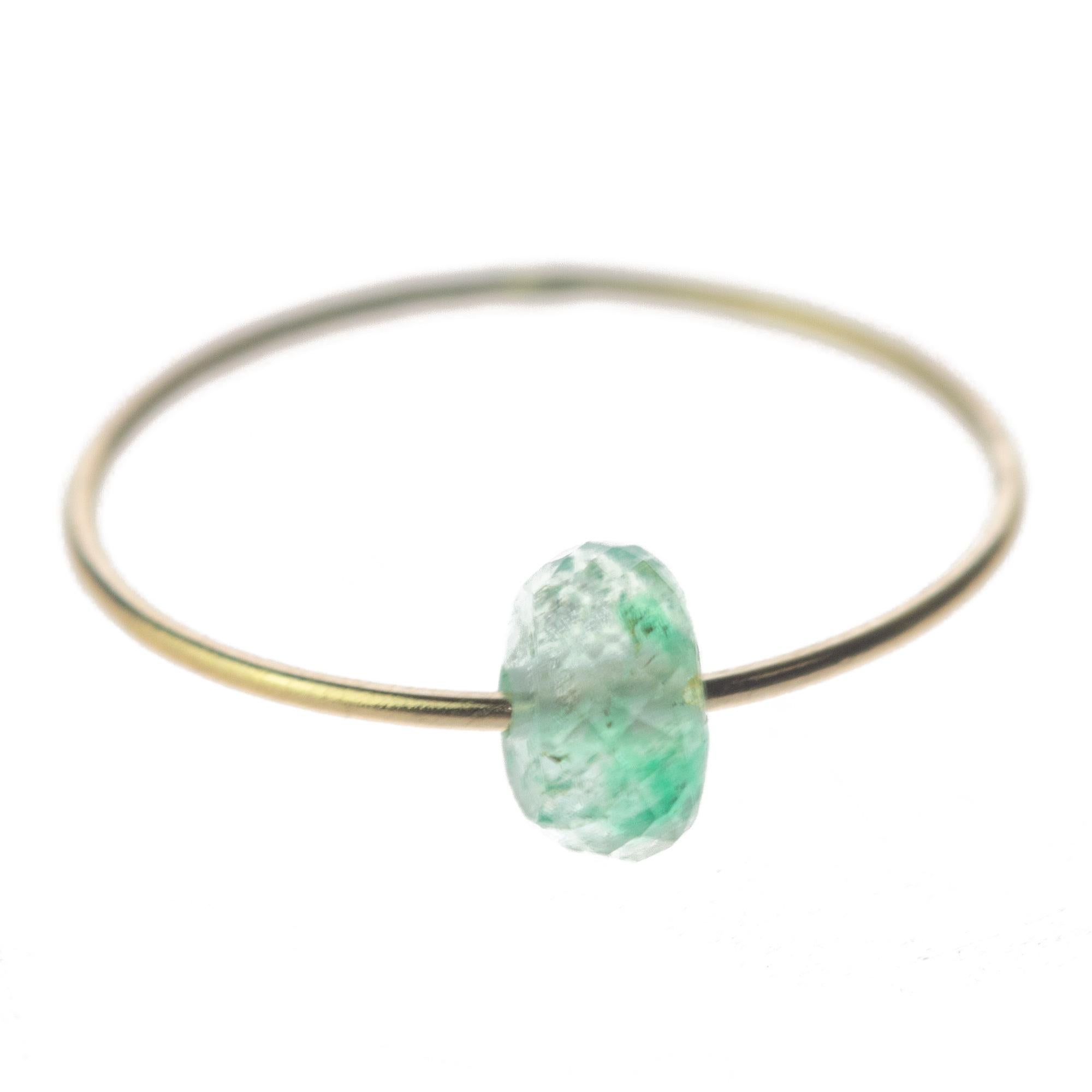 Smaragd Rondelle natürliche Farbe 18 Karat Gelbgold Planet Erde Boho Band Ring im Angebot 1
