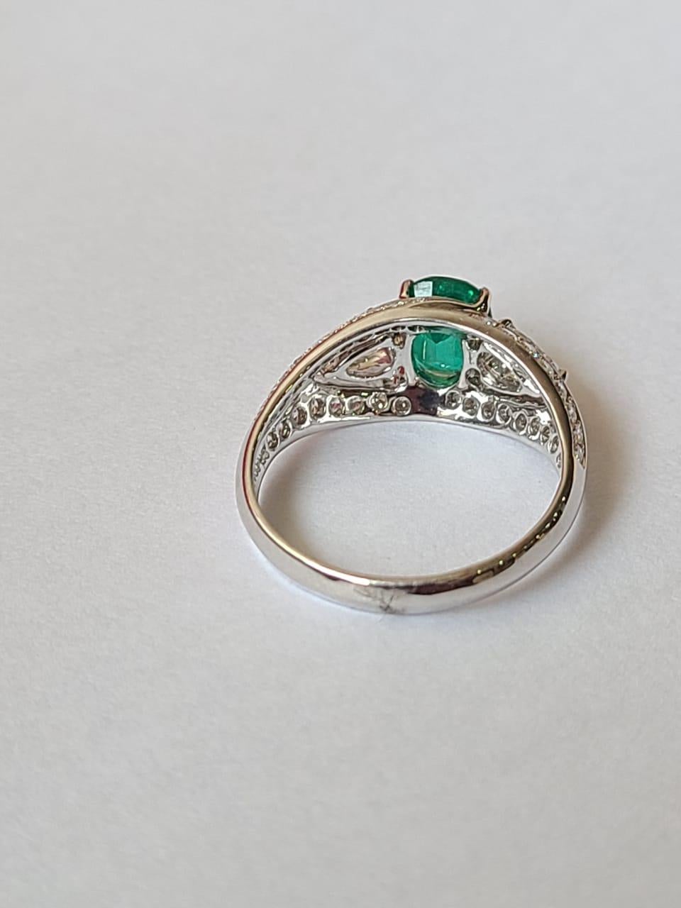 Emerald & Rose Cut Diamond Art Deco Style Engagement Ring Set in 18K Gold In New Condition For Sale In Hong Kong, HK